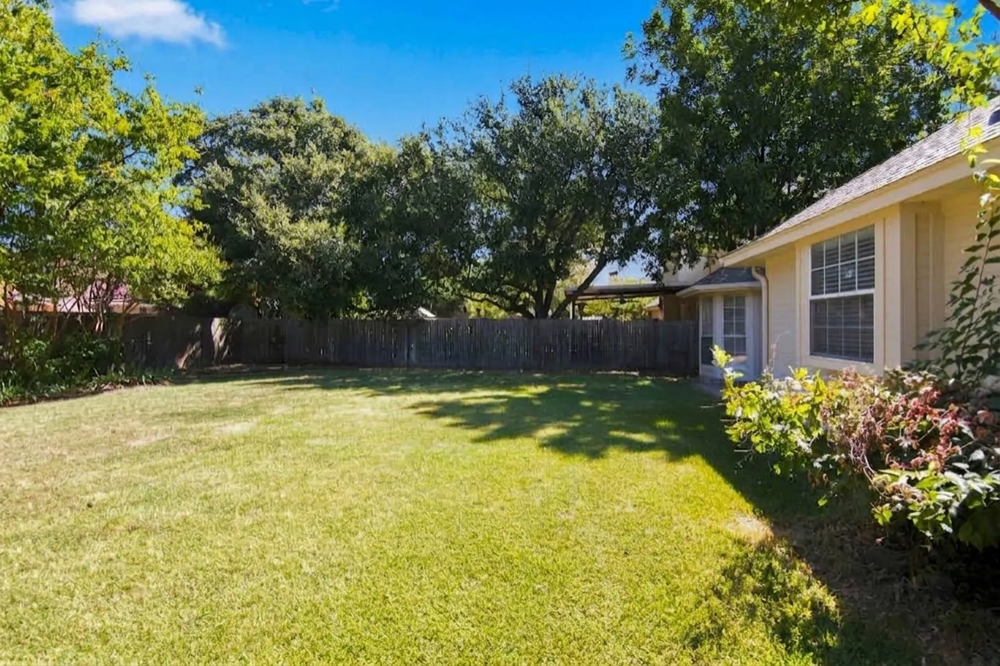Single Family Residence For Rent in Tarrant County , 7437 Steward Lane, North Richland Hills, Texas 76182, 3 Bedroom, 2 Bathroom, 2 Garage spaces, 1,686 Sqft, built in 1991, mls#21377367, Real Estate Agent in North Richland Hills, Homes For Rent in Tarrant county, Homes For Rent in North Richland Hills, Realtor in North Richland Hills Texas, Real Estate Brokerage Independent Realty Texas, Luminita Cordes Realtor
