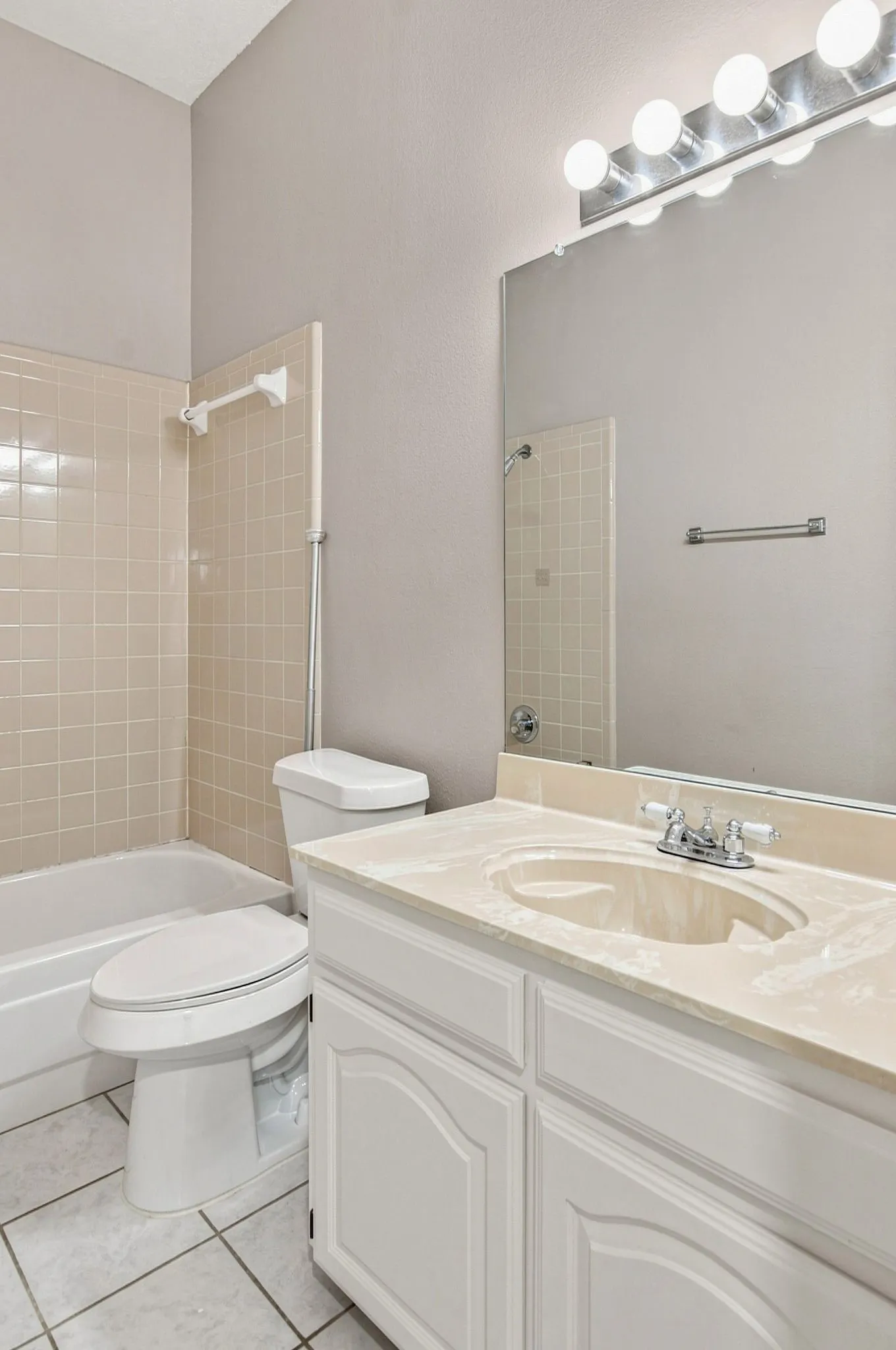 Single Family Residence For Rent in Tarrant County , 7437 Steward Lane, North Richland Hills, Texas 76182, 3 Bedroom, 2 Bathroom, 2 Garage spaces, 1,686 Sqft, built in 1991, mls#21377367, Real Estate Agent in North Richland Hills, Homes For Rent in Tarrant county, Homes For Rent in North Richland Hills, Realtor in North Richland Hills Texas, Real Estate Brokerage Independent Realty Texas, Luminita Cordes Realtor