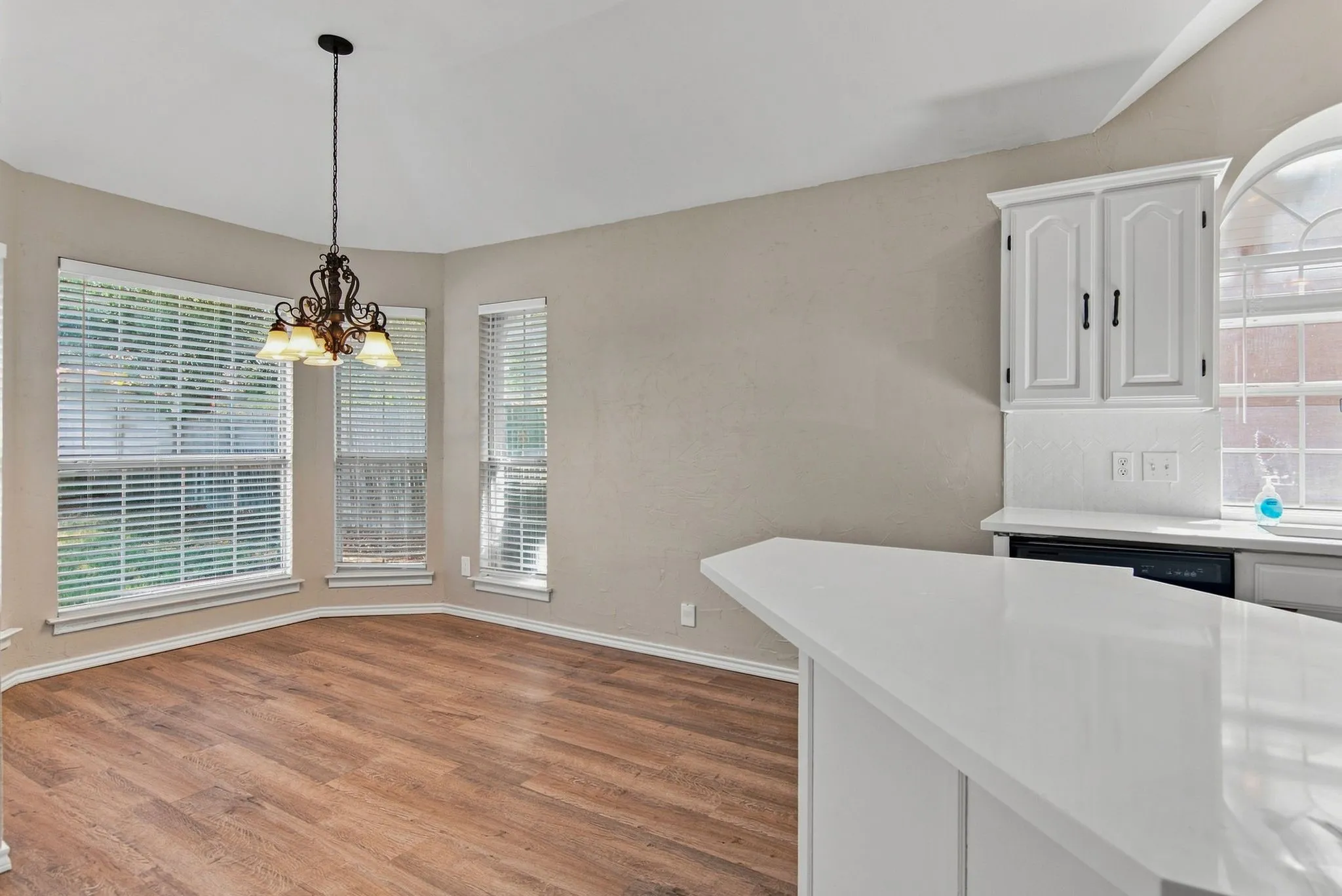 Single Family Residence For Rent in Tarrant County , 7437 Steward Lane, North Richland Hills, Texas 76182, 3 Bedroom, 2 Bathroom, 2 Garage spaces, 1,686 Sqft, built in 1991, mls#21377367, Real Estate Agent in North Richland Hills, Homes For Rent in Tarrant county, Homes For Rent in North Richland Hills, Realtor in North Richland Hills Texas, Real Estate Brokerage Independent Realty Texas, Luminita Cordes Realtor