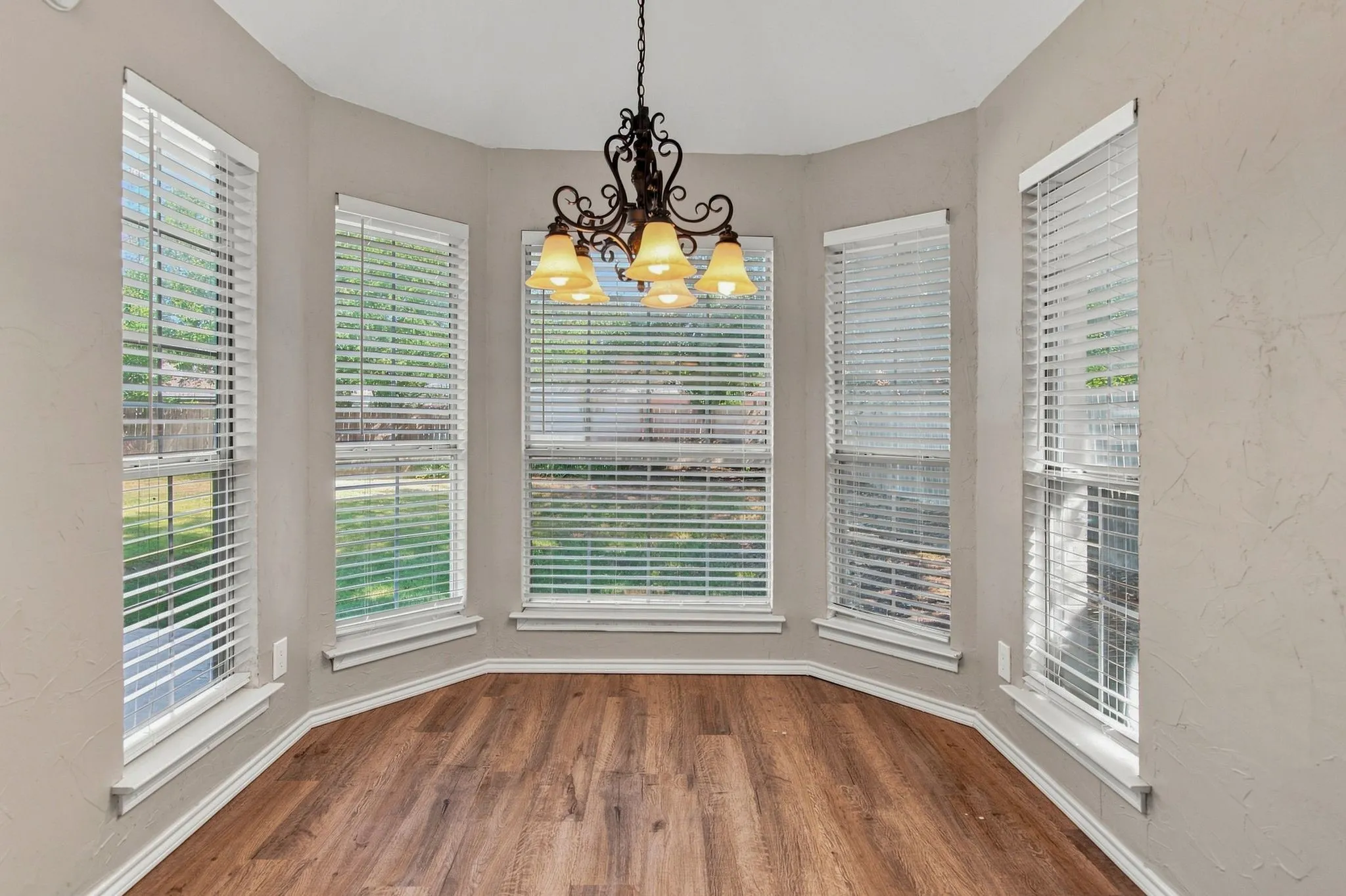 Single Family Residence For Rent in Tarrant County , 7437 Steward Lane, North Richland Hills, Texas 76182, 3 Bedroom, 2 Bathroom, 2 Garage spaces, 1,686 Sqft, built in 1991, mls#21377367, Real Estate Agent in North Richland Hills, Homes For Rent in Tarrant county, Homes For Rent in North Richland Hills, Realtor in North Richland Hills Texas, Real Estate Brokerage Independent Realty Texas, Luminita Cordes Realtor