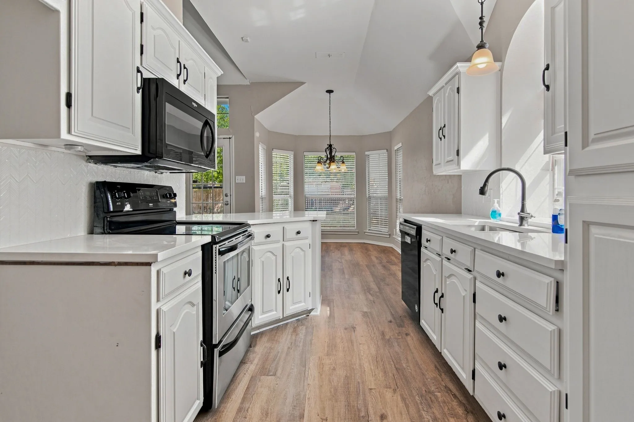 Single Family Residence For Rent in Tarrant County , 7437 Steward Lane, North Richland Hills, Texas 76182, 3 Bedroom, 2 Bathroom, 2 Garage spaces, 1,686 Sqft, built in 1991, mls#21377367, Real Estate Agent in North Richland Hills, Homes For Rent in Tarrant county, Homes For Rent in North Richland Hills, Realtor in North Richland Hills Texas, Real Estate Brokerage Independent Realty Texas, Luminita Cordes Realtor