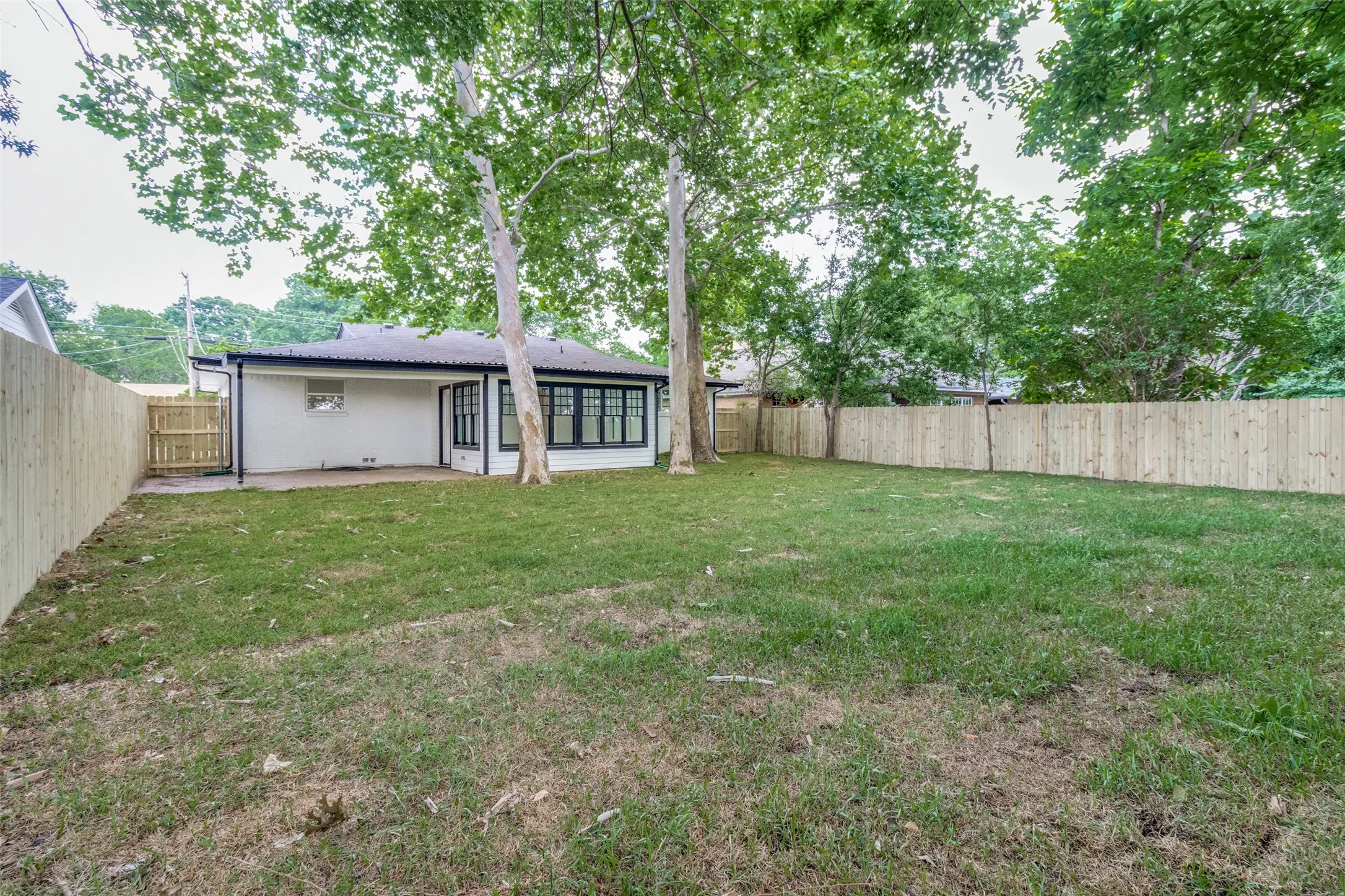 Single Family Residence For Rent in Grayson County , 1208 N Grant Drive, Sherman, Texas 75092, 3 Bedroom, 2 Bathroom, 2 Garage spaces, 1,450 Sqft, built in 1960, mls#21377497, Real Estate Agent in Sherman, Homes For Rent in Grayson county, Homes For Rent in Sherman, Realtor in Sherman Texas, Real Estate Brokerage Independent Realty Texas, Luminita Cordes Realtor