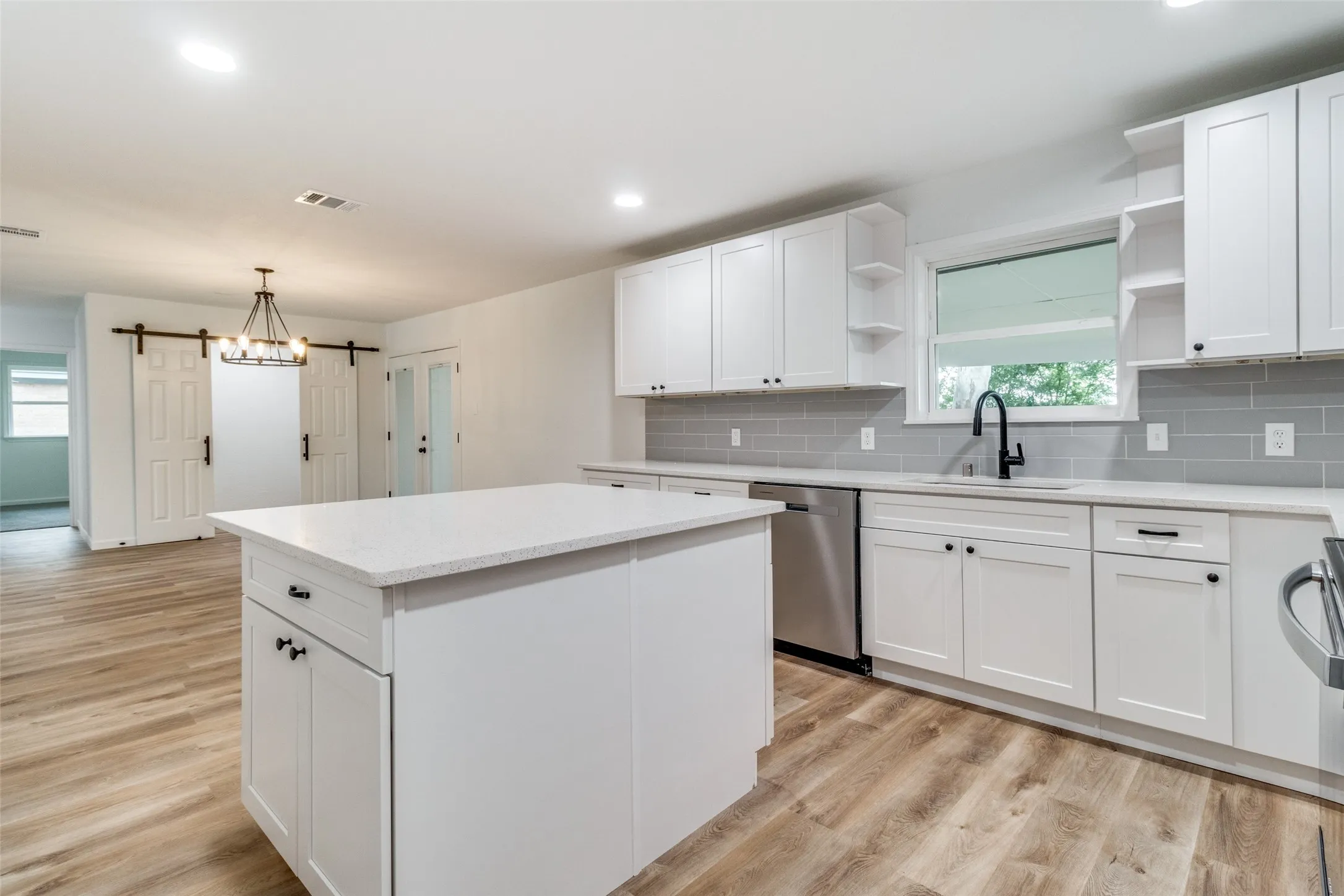 Single Family Residence For Rent in Grayson County , 1208 N Grant Drive, Sherman, Texas 75092, 3 Bedroom, 2 Bathroom, 2 Garage spaces, 1,450 Sqft, built in 1960, mls#21377497, Real Estate Agent in Sherman, Homes For Rent in Grayson county, Homes For Rent in Sherman, Realtor in Sherman Texas, Real Estate Brokerage Independent Realty Texas, Luminita Cordes Realtor