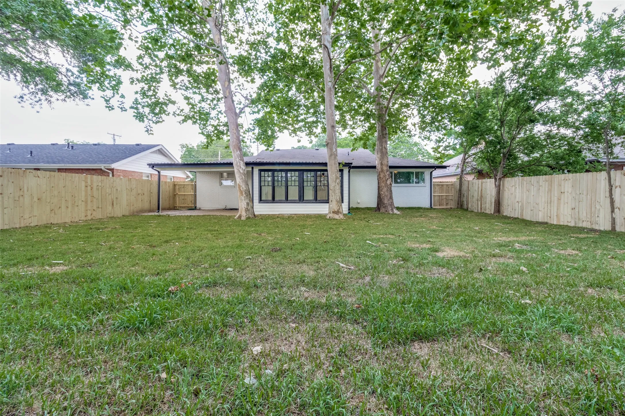 Single Family Residence For Rent in Grayson County , 1208 N Grant Drive, Sherman, Texas 75092, 3 Bedroom, 2 Bathroom, 2 Garage spaces, 1,450 Sqft, built in 1960, mls#21377497, Real Estate Agent in Sherman, Homes For Rent in Grayson county, Homes For Rent in Sherman, Realtor in Sherman Texas, Real Estate Brokerage Independent Realty Texas, Luminita Cordes Realtor