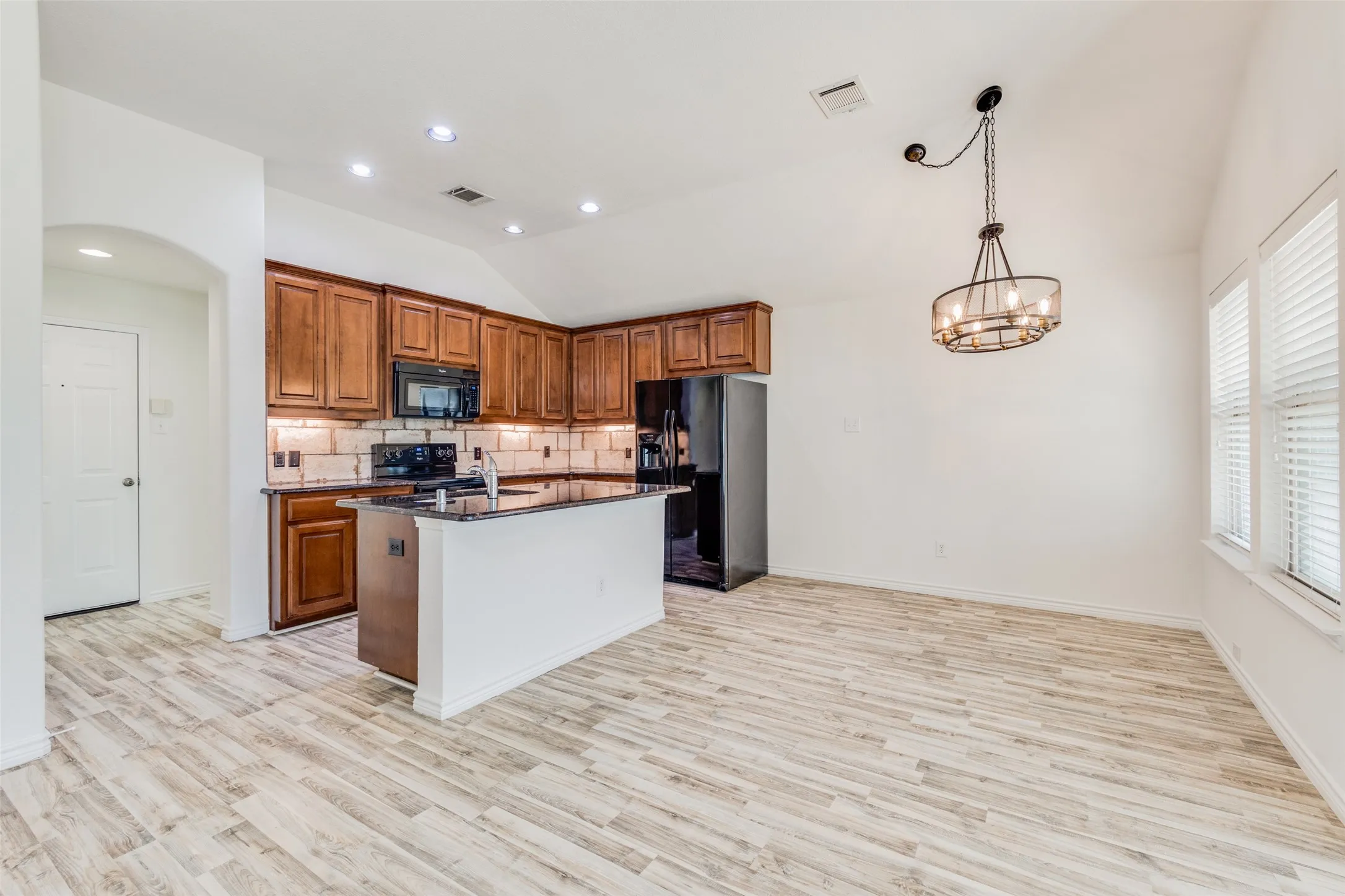Single Family Residence For Rent in Denton County , 905 Meadowedge Lane, Denton, Texas 76207, 3 Bedroom, 2 Bathroom, 2 Garage spaces, 1,632 Sqft, built in 2012, mls#21377518, Real Estate Agent in Denton, Homes For Rent in Denton county, Homes For Rent in Denton, Realtor in Denton Texas, Real Estate Brokerage Independent Realty Texas, Luminita Cordes Realtor