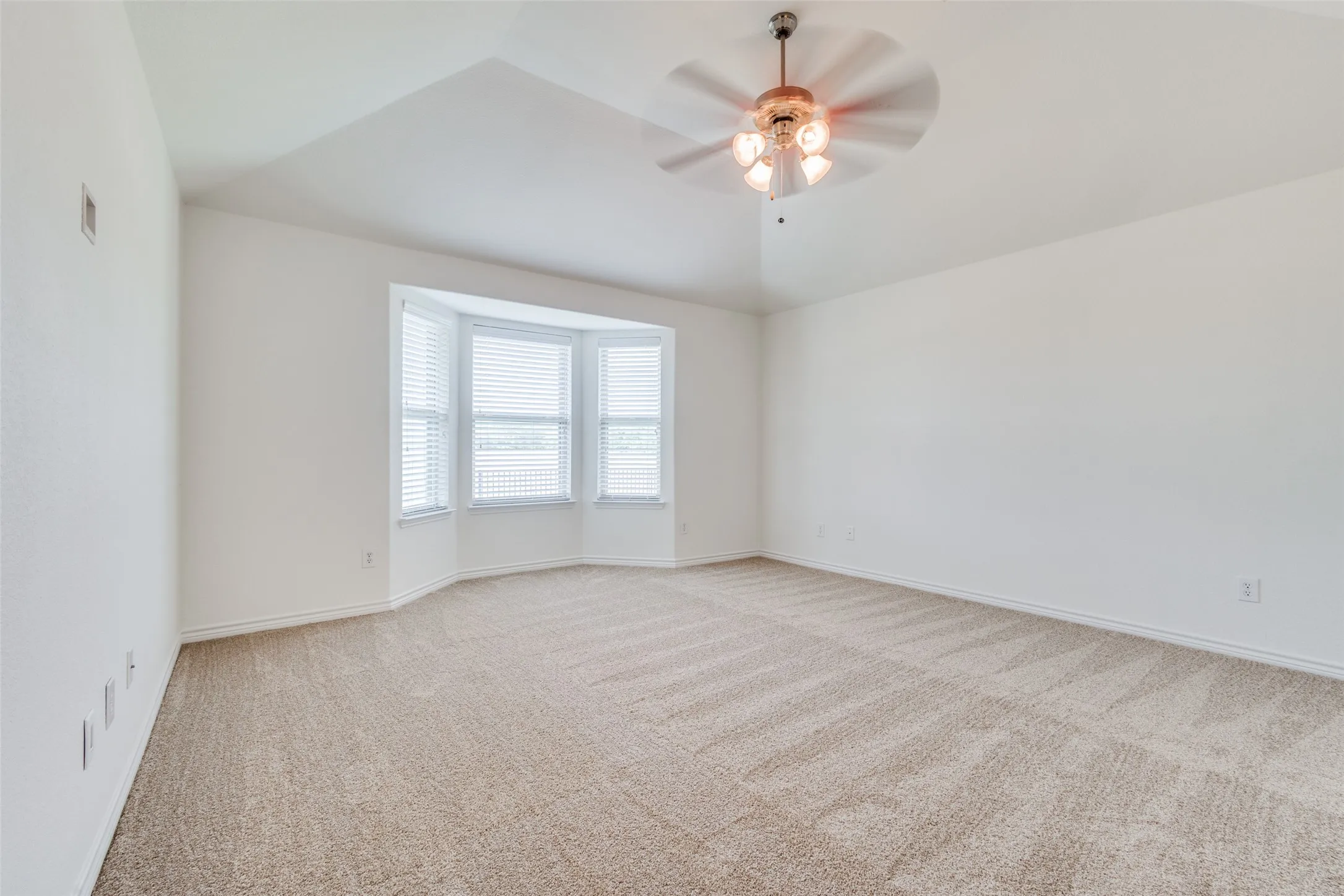 Single Family Residence For Rent in Denton County , 905 Meadowedge Lane, Denton, Texas 76207, 3 Bedroom, 2 Bathroom, 2 Garage spaces, 1,632 Sqft, built in 2012, mls#21377518, Real Estate Agent in Denton, Homes For Rent in Denton county, Homes For Rent in Denton, Realtor in Denton Texas, Real Estate Brokerage Independent Realty Texas, Luminita Cordes Realtor