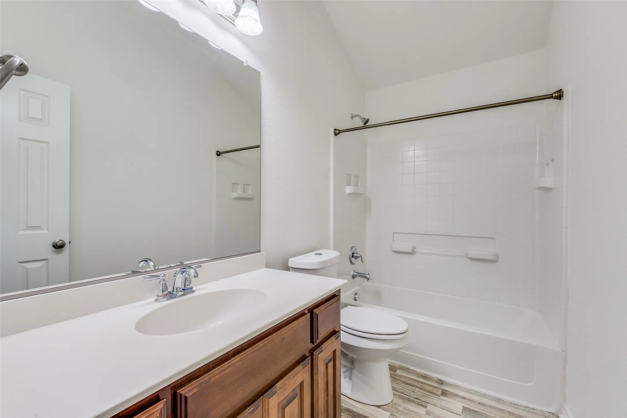 Single Family Residence For Rent in Denton County , 905 Meadowedge Lane, Denton, Texas 76207, 3 Bedroom, 2 Bathroom, 2 Garage spaces, 1,632 Sqft, built in 2012, mls#21377518, Real Estate Agent in Denton, Homes For Rent in Denton county, Homes For Rent in Denton, Realtor in Denton Texas, Real Estate Brokerage Independent Realty Texas, Luminita Cordes Realtor