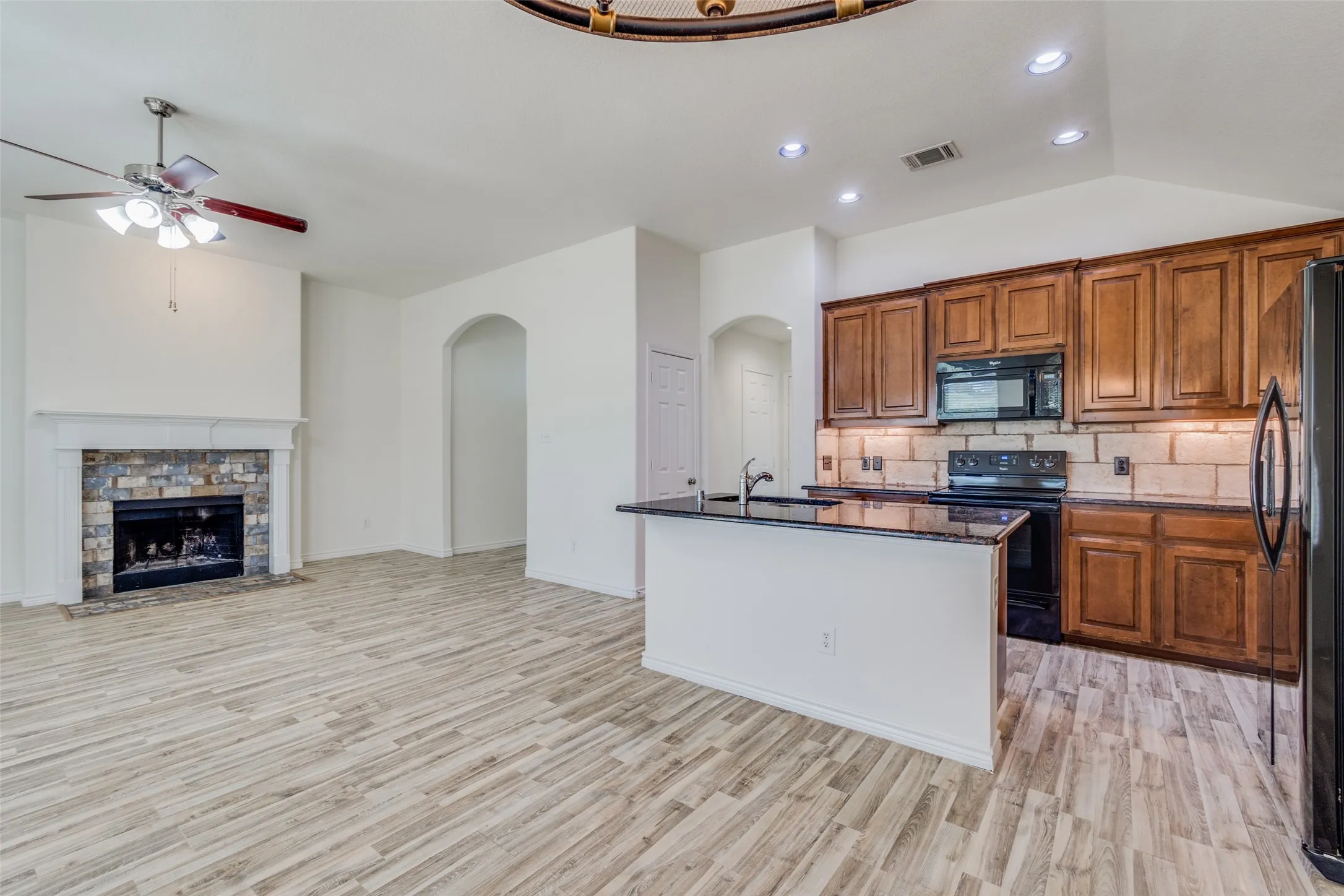 Single Family Residence For Rent in Denton County , 905 Meadowedge Lane, Denton, Texas 76207, 3 Bedroom, 2 Bathroom, 2 Garage spaces, 1,632 Sqft, built in 2012, mls#21377518, Real Estate Agent in Denton, Homes For Rent in Denton county, Homes For Rent in Denton, Realtor in Denton Texas, Real Estate Brokerage Independent Realty Texas, Luminita Cordes Realtor