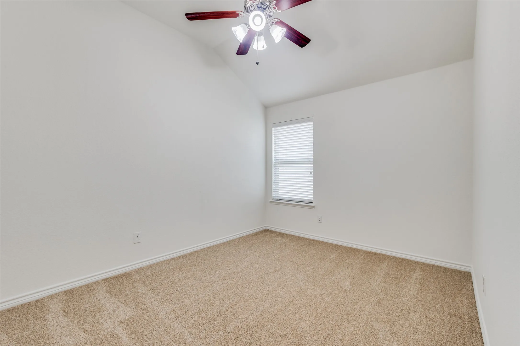 Single Family Residence For Rent in Denton County , 905 Meadowedge Lane, Denton, Texas 76207, 3 Bedroom, 2 Bathroom, 2 Garage spaces, 1,632 Sqft, built in 2012, mls#21377518, Real Estate Agent in Denton, Homes For Rent in Denton county, Homes For Rent in Denton, Realtor in Denton Texas, Real Estate Brokerage Independent Realty Texas, Luminita Cordes Realtor