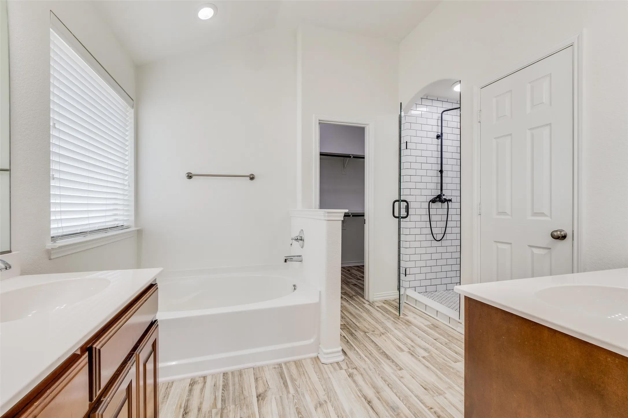 Single Family Residence For Rent in Denton County , 905 Meadowedge Lane, Denton, Texas 76207, 3 Bedroom, 2 Bathroom, 2 Garage spaces, 1,632 Sqft, built in 2012, mls#21377518, Real Estate Agent in Denton, Homes For Rent in Denton county, Homes For Rent in Denton, Realtor in Denton Texas, Real Estate Brokerage Independent Realty Texas, Luminita Cordes Realtor