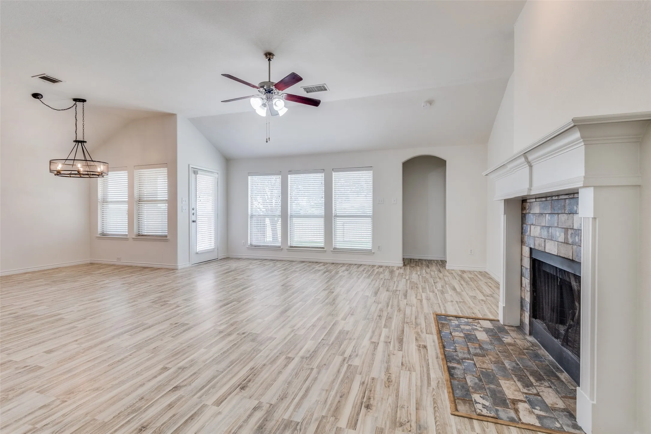 Single Family Residence For Rent in Denton County , 905 Meadowedge Lane, Denton, Texas 76207, 3 Bedroom, 2 Bathroom, 2 Garage spaces, 1,632 Sqft, built in 2012, mls#21377518, Real Estate Agent in Denton, Homes For Rent in Denton county, Homes For Rent in Denton, Realtor in Denton Texas, Real Estate Brokerage Independent Realty Texas, Luminita Cordes Realtor