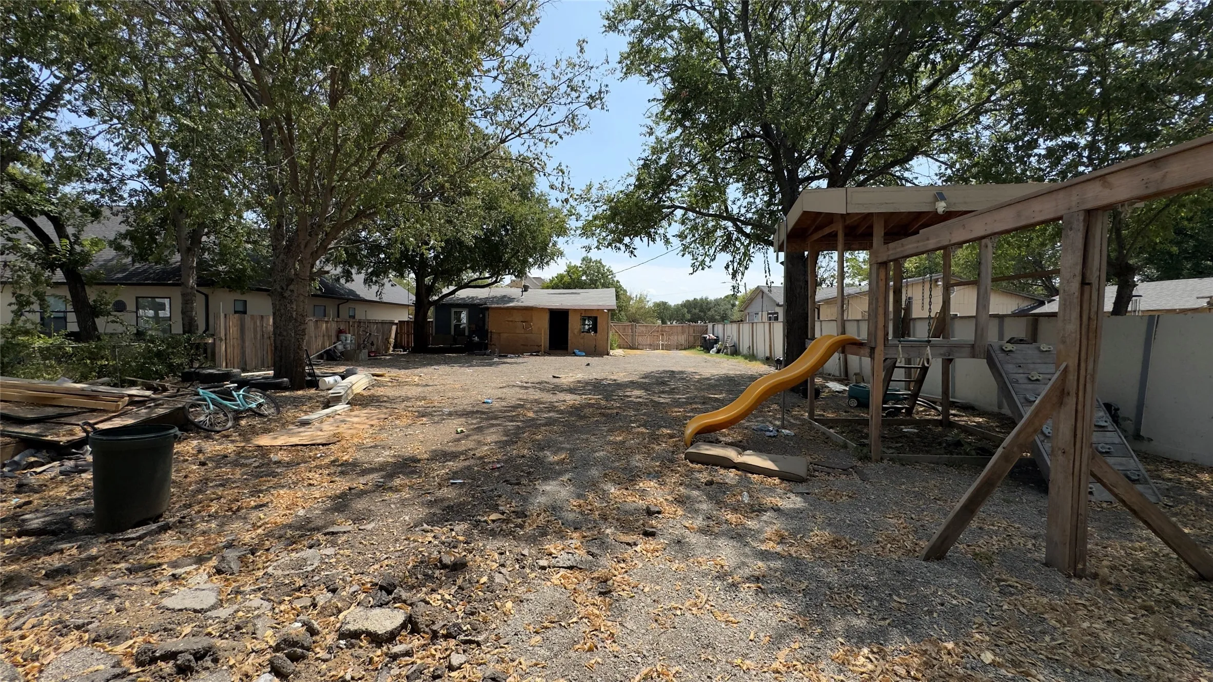 Single Family Residence For Sale in Tarrant County , 3229 Tom Ellen Street, Fort Worth, Texas 76111, 2 Bedroom, 1 Bathroom, Garage spaces, 760 Sqft, built in 1952, mls#21377385, Real Estate Agent in Fort Worth, Homes For Sale in Tarrant county, Homes For Sale in Fort Worth, Realtor in Fort Worth Texas, Real Estate Brokerage Independent Realty Texas, Luminita Cordes Realtor
