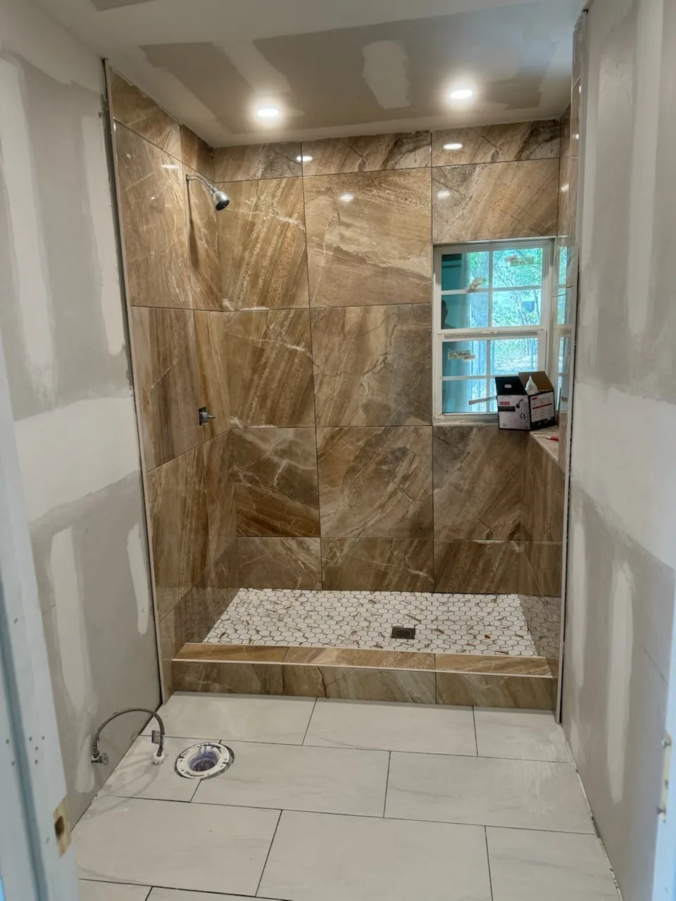 Single Family Residence For Sale in Tarrant County , 3229 Tom Ellen Street, Fort Worth, Texas 76111, 2 Bedroom, 1 Bathroom, Garage spaces, 760 Sqft, built in 1952, mls#21377385, Real Estate Agent in Fort Worth, Homes For Sale in Tarrant county, Homes For Sale in Fort Worth, Realtor in Fort Worth Texas, Real Estate Brokerage Independent Realty Texas, Luminita Cordes Realtor