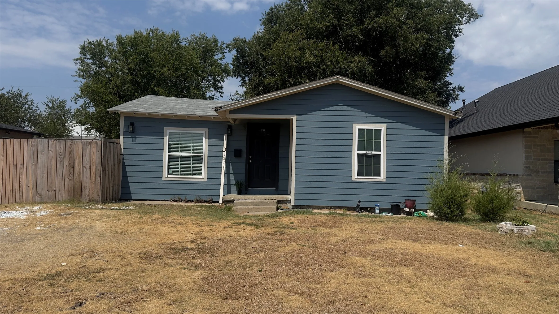 Single Family Residence For Sale in Tarrant County , 3229 Tom Ellen Street, Fort Worth, Texas 76111, 2 Bedroom, 1 Bathroom, Garage spaces, 760 Sqft, built in 1952, mls#21377385, Real Estate Agent in Fort Worth, Homes For Sale in Tarrant county, Homes For Sale in Fort Worth, Realtor in Fort Worth Texas, Real Estate Brokerage Independent Realty Texas, Luminita Cordes Realtor