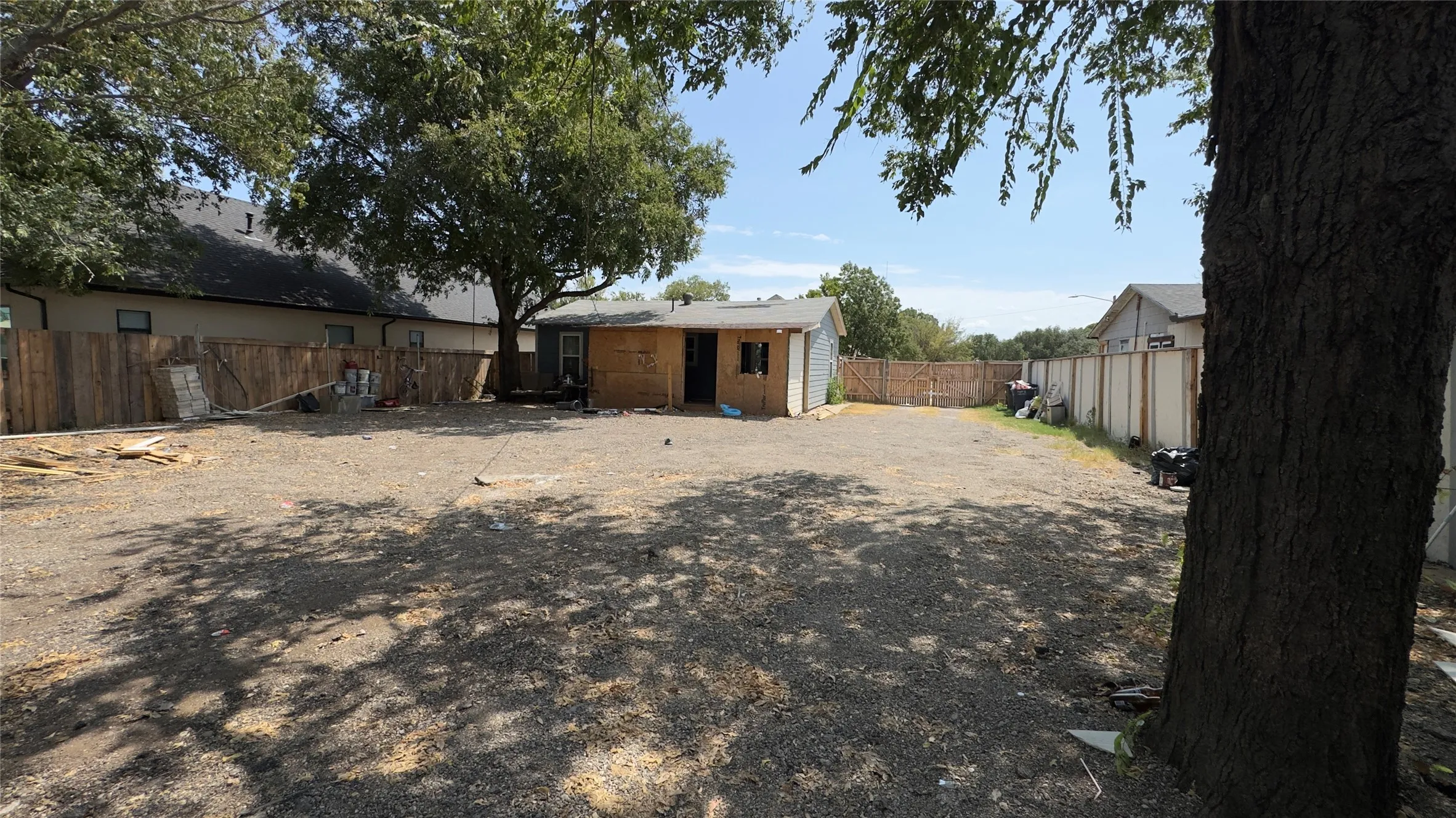 Single Family Residence For Sale in Tarrant County , 3229 Tom Ellen Street, Fort Worth, Texas 76111, 2 Bedroom, 1 Bathroom, Garage spaces, 760 Sqft, built in 1952, mls#21377385, Real Estate Agent in Fort Worth, Homes For Sale in Tarrant county, Homes For Sale in Fort Worth, Realtor in Fort Worth Texas, Real Estate Brokerage Independent Realty Texas, Luminita Cordes Realtor