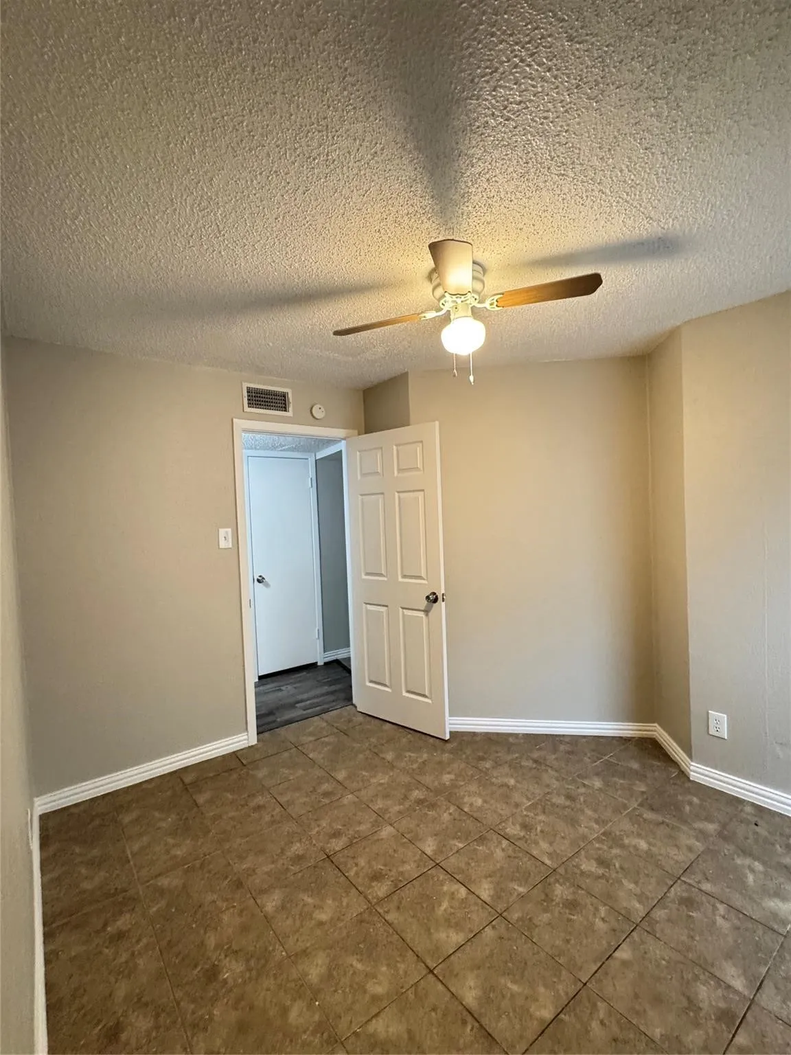 Apartment For Rent in Dallas County , 3100 Medina Street 3106, Irving, Texas 75061, 2 Bedroom, 1 Bathroom, Garage spaces, 850 Sqft, built in 1970, mls#21377480, Real Estate Agent in Irving, Homes For Rent in Dallas county, Homes For Rent in Irving, Realtor in Irving Texas, Real Estate Brokerage Independent Realty Texas, Luminita Cordes Realtor
