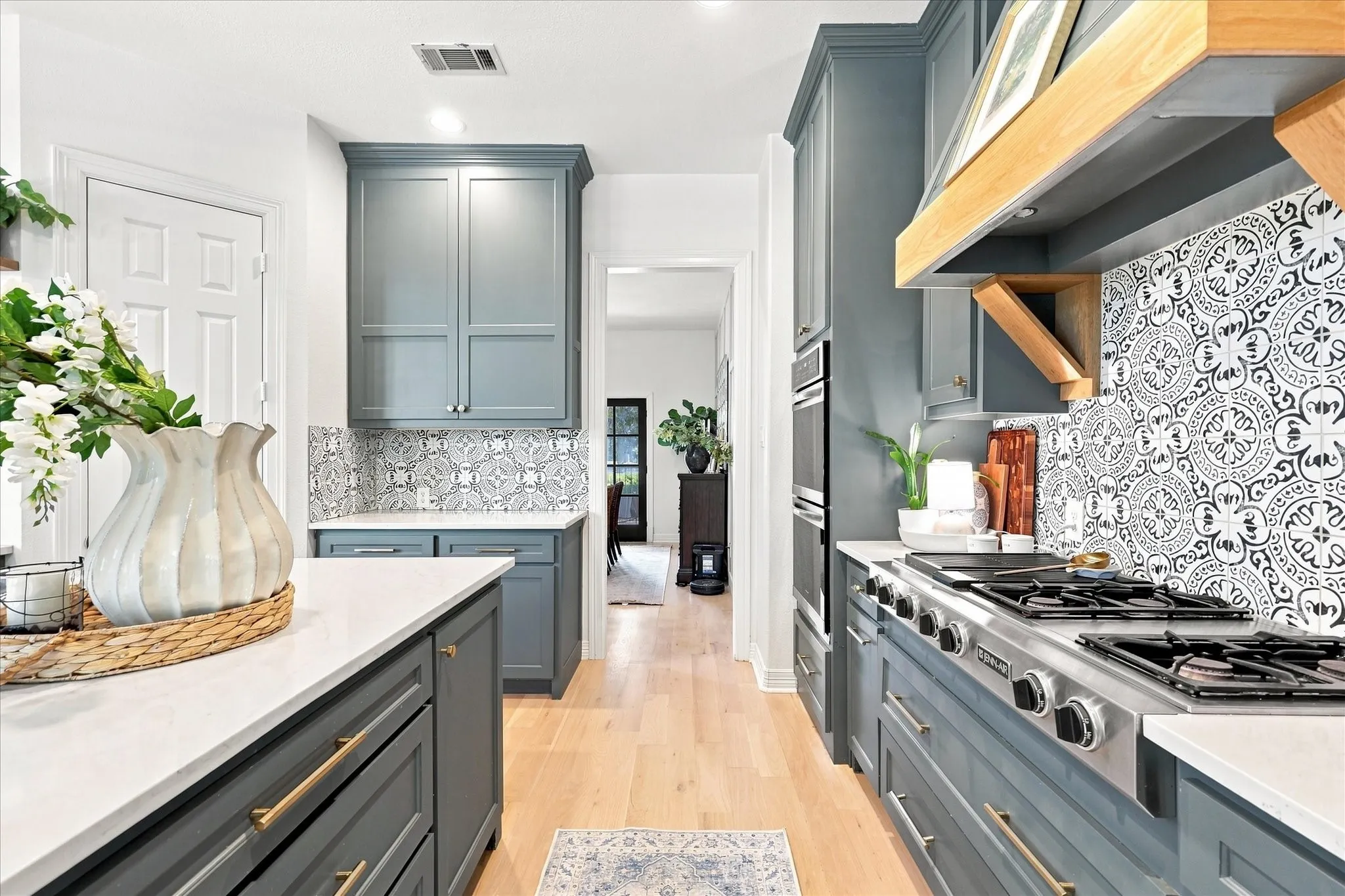 Single Family Residence For Sale in Denton County , 3309 Northwood Drive, Highland Village, Texas 75077, 4 Bedroom, 3 Bathroom, 3 Garage spaces, 3,696 Sqft, built in 2002, mls#21374971, Real Estate Agent in Highland Village, Homes For Sale in Denton county, Homes For Sale in Highland Village, Realtor in Highland Village Texas, Real Estate Brokerage Independent Realty Texas, Luminita Cordes Realtor