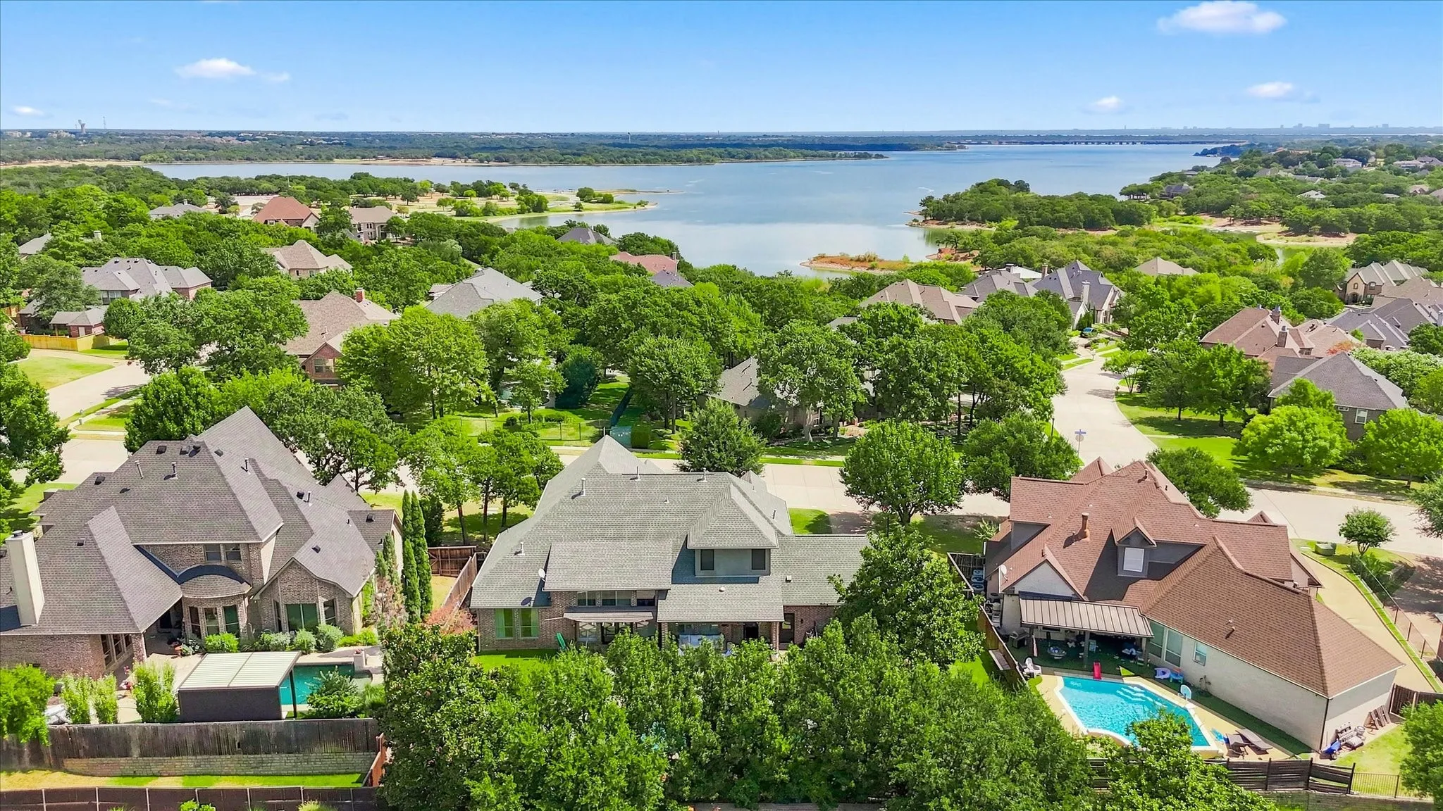 Single Family Residence For Sale in Denton County , 3309 Northwood Drive, Highland Village, Texas 75077, 4 Bedroom, 3 Bathroom, 3 Garage spaces, 3,696 Sqft, built in 2002, mls#21374971, Real Estate Agent in Highland Village, Homes For Sale in Denton county, Homes For Sale in Highland Village, Realtor in Highland Village Texas, Real Estate Brokerage Independent Realty Texas, Luminita Cordes Realtor