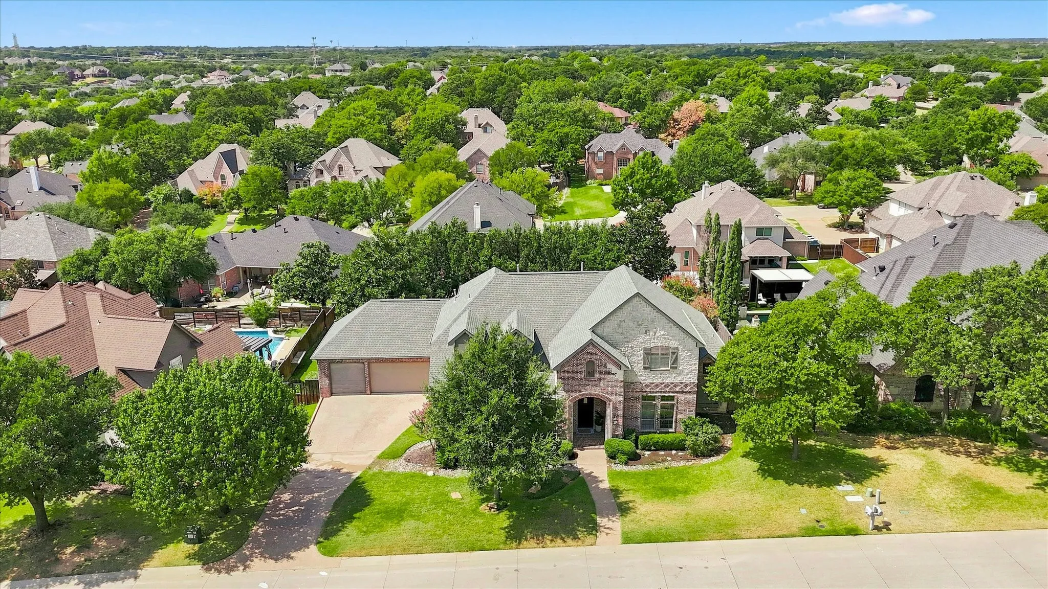 Single Family Residence For Sale in Denton County , 3309 Northwood Drive, Highland Village, Texas 75077, 4 Bedroom, 3 Bathroom, 3 Garage spaces, 3,696 Sqft, built in 2002, mls#21374971, Real Estate Agent in Highland Village, Homes For Sale in Denton county, Homes For Sale in Highland Village, Realtor in Highland Village Texas, Real Estate Brokerage Independent Realty Texas, Luminita Cordes Realtor