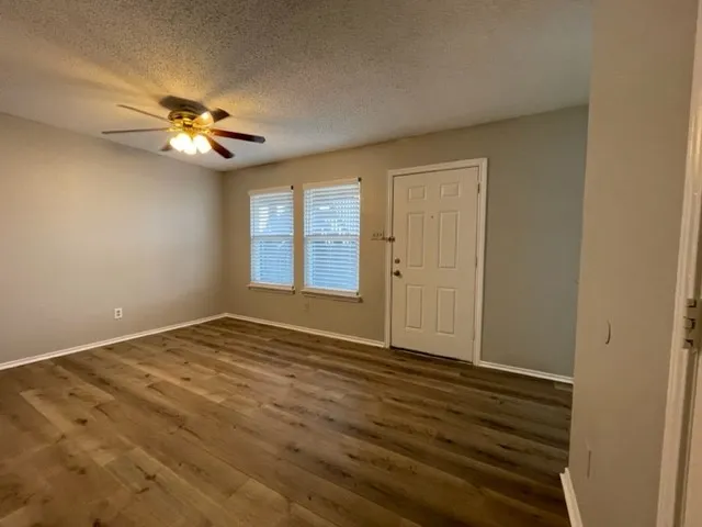 Apartment For Rent in Dallas County , 327 SE 3rd Street 202, Grand Prairie, Texas 75051, 3 Bedroom, 2 Bathroom, Garage spaces, 1,100 Sqft, built in 1984, mls#21377528, Real Estate Agent in Grand Prairie, Homes For Rent in Dallas county, Homes For Rent in Grand Prairie, Realtor in Grand Prairie Texas, Real Estate Brokerage Independent Realty Texas, Luminita Cordes Realtor