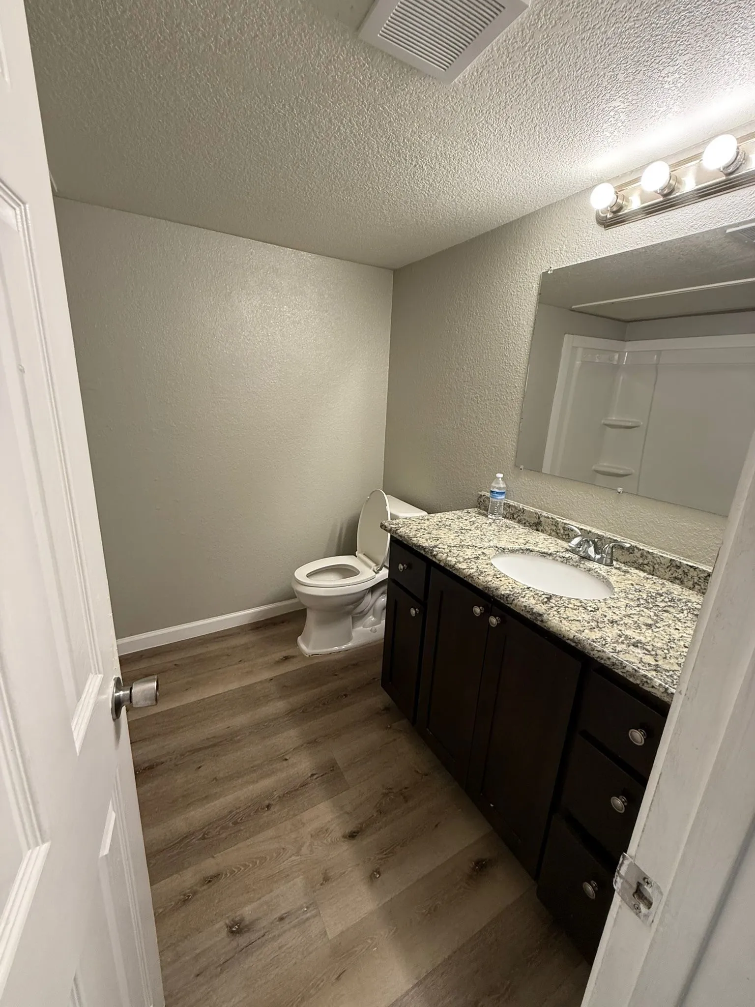 Apartment For Rent in Dallas County , 327 SE 3rd Street 202, Grand Prairie, Texas 75051, 3 Bedroom, 2 Bathroom, Garage spaces, 1,100 Sqft, built in 1984, mls#21377528, Real Estate Agent in Grand Prairie, Homes For Rent in Dallas county, Homes For Rent in Grand Prairie, Realtor in Grand Prairie Texas, Real Estate Brokerage Independent Realty Texas, Luminita Cordes Realtor