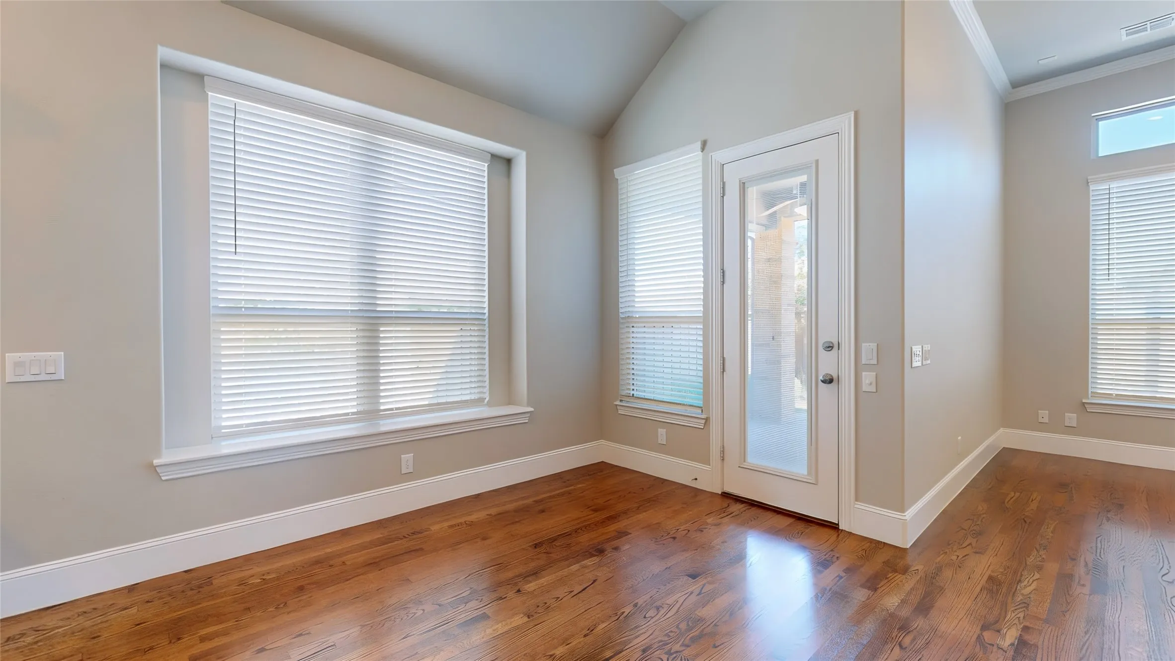 Single Family Residence For Sale in Denton County , 3616 Legends Path, Flower Mound, Texas 75028, 2 Bedroom, 3 Bathroom, 2 Garage spaces, 2,196 Sqft, built in 2016, mls#21377443, Real Estate Agent in Flower Mound, Homes For Sale in Denton county, Homes For Sale in Flower Mound, Realtor in Flower Mound Texas, Real Estate Brokerage Independent Realty Texas, Luminita Cordes Realtor