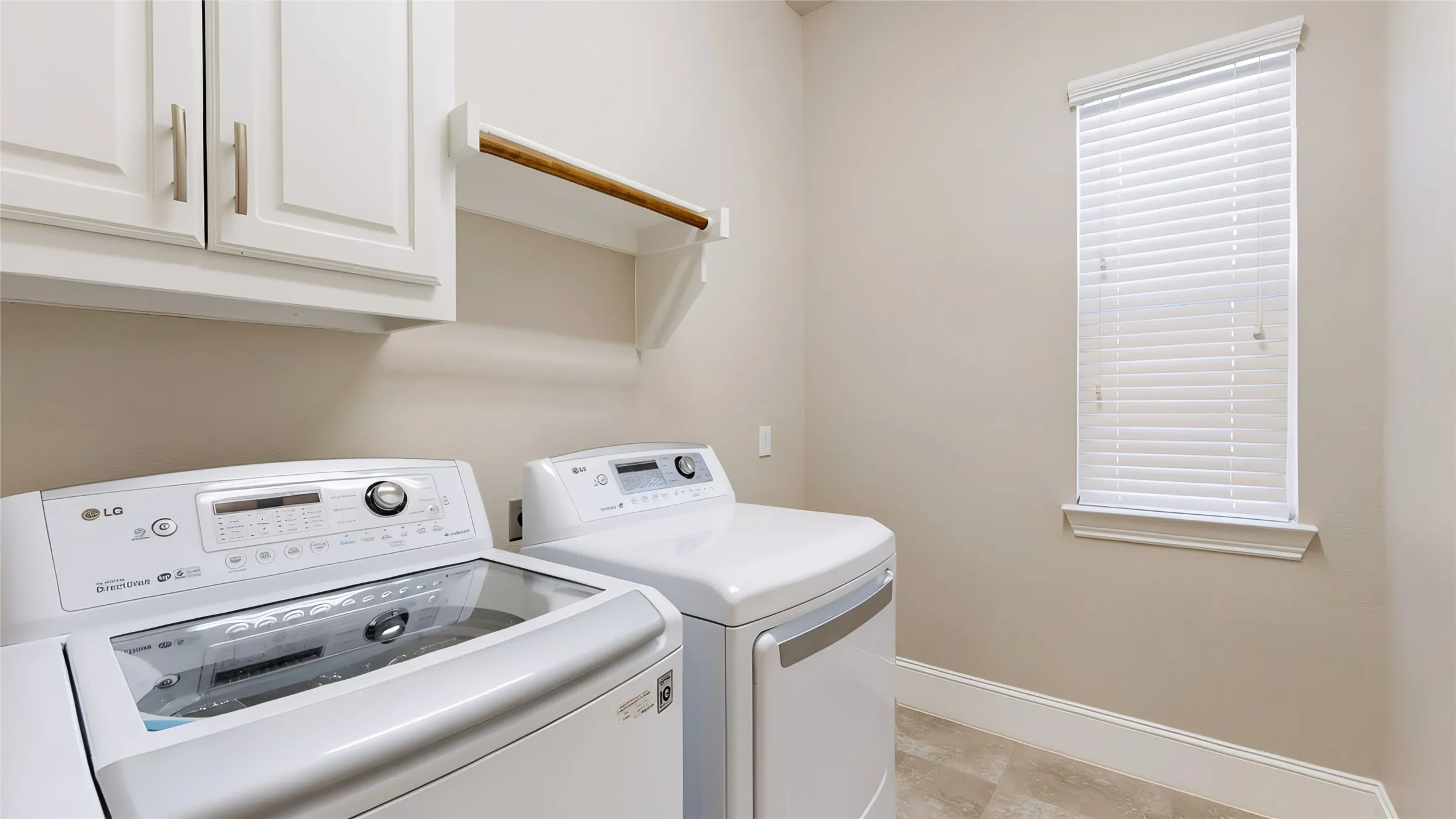 Single Family Residence For Sale in Denton County , 3616 Legends Path, Flower Mound, Texas 75028, 2 Bedroom, 3 Bathroom, 2 Garage spaces, 2,196 Sqft, built in 2016, mls#21377443, Real Estate Agent in Flower Mound, Homes For Sale in Denton county, Homes For Sale in Flower Mound, Realtor in Flower Mound Texas, Real Estate Brokerage Independent Realty Texas, Luminita Cordes Realtor
