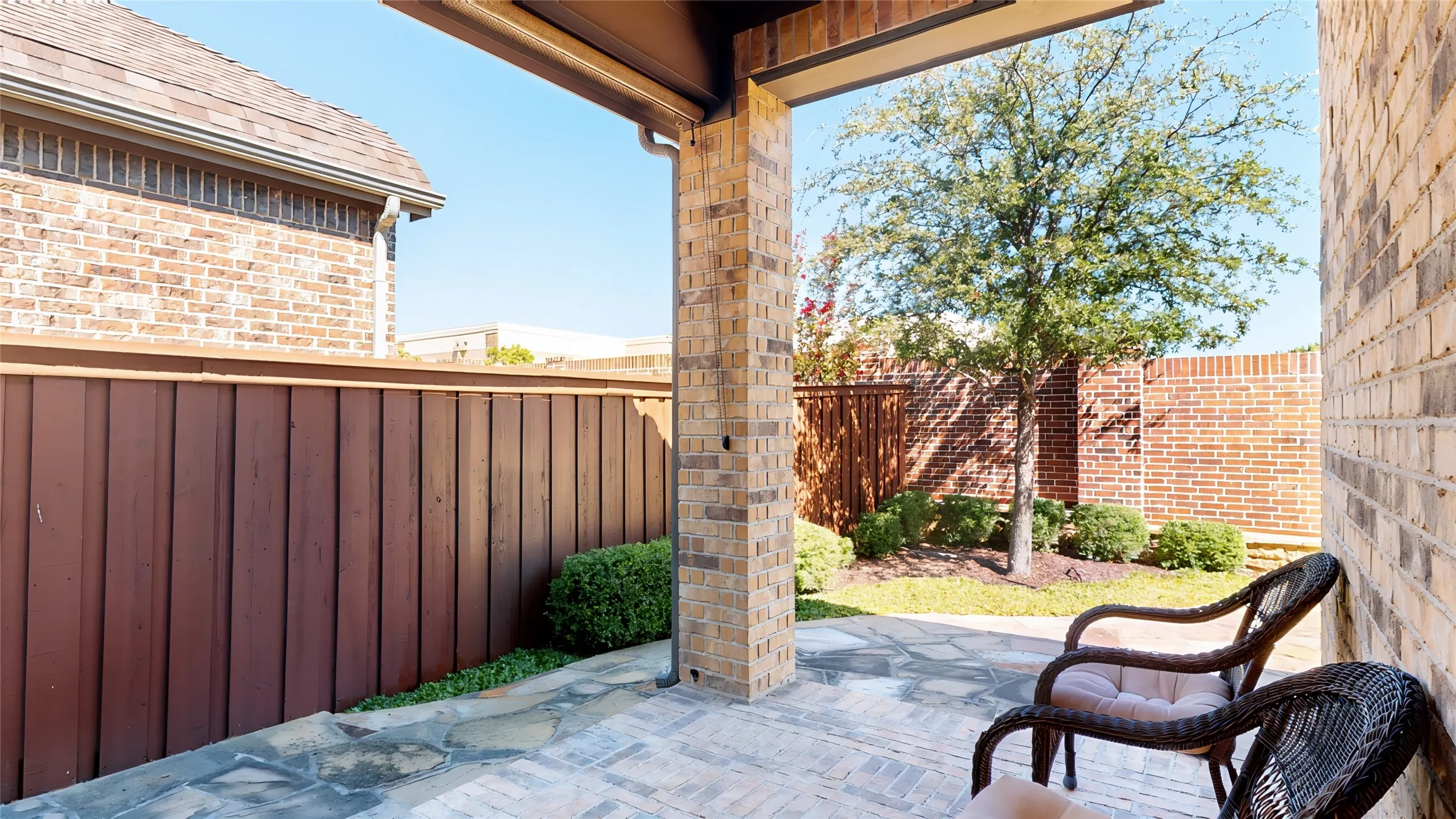 Single Family Residence For Sale in Denton County , 3616 Legends Path, Flower Mound, Texas 75028, 2 Bedroom, 3 Bathroom, 2 Garage spaces, 2,196 Sqft, built in 2016, mls#21377443, Real Estate Agent in Flower Mound, Homes For Sale in Denton county, Homes For Sale in Flower Mound, Realtor in Flower Mound Texas, Real Estate Brokerage Independent Realty Texas, Luminita Cordes Realtor