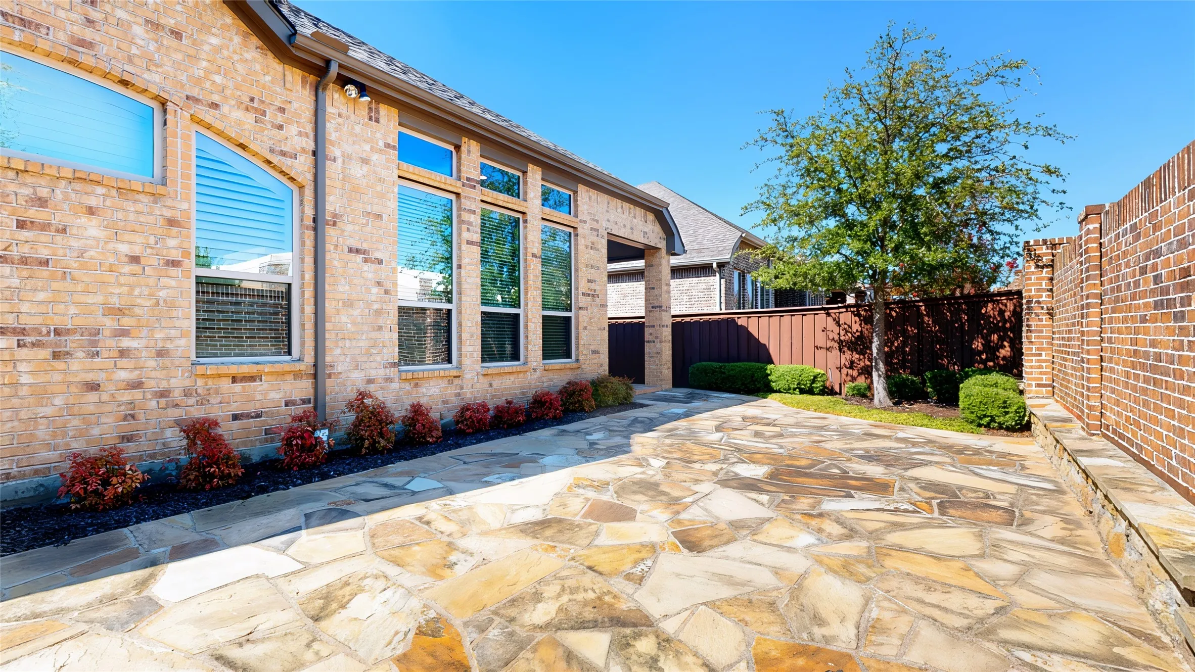 Single Family Residence For Sale in Denton County , 3616 Legends Path, Flower Mound, Texas 75028, 2 Bedroom, 3 Bathroom, 2 Garage spaces, 2,196 Sqft, built in 2016, mls#21377443, Real Estate Agent in Flower Mound, Homes For Sale in Denton county, Homes For Sale in Flower Mound, Realtor in Flower Mound Texas, Real Estate Brokerage Independent Realty Texas, Luminita Cordes Realtor