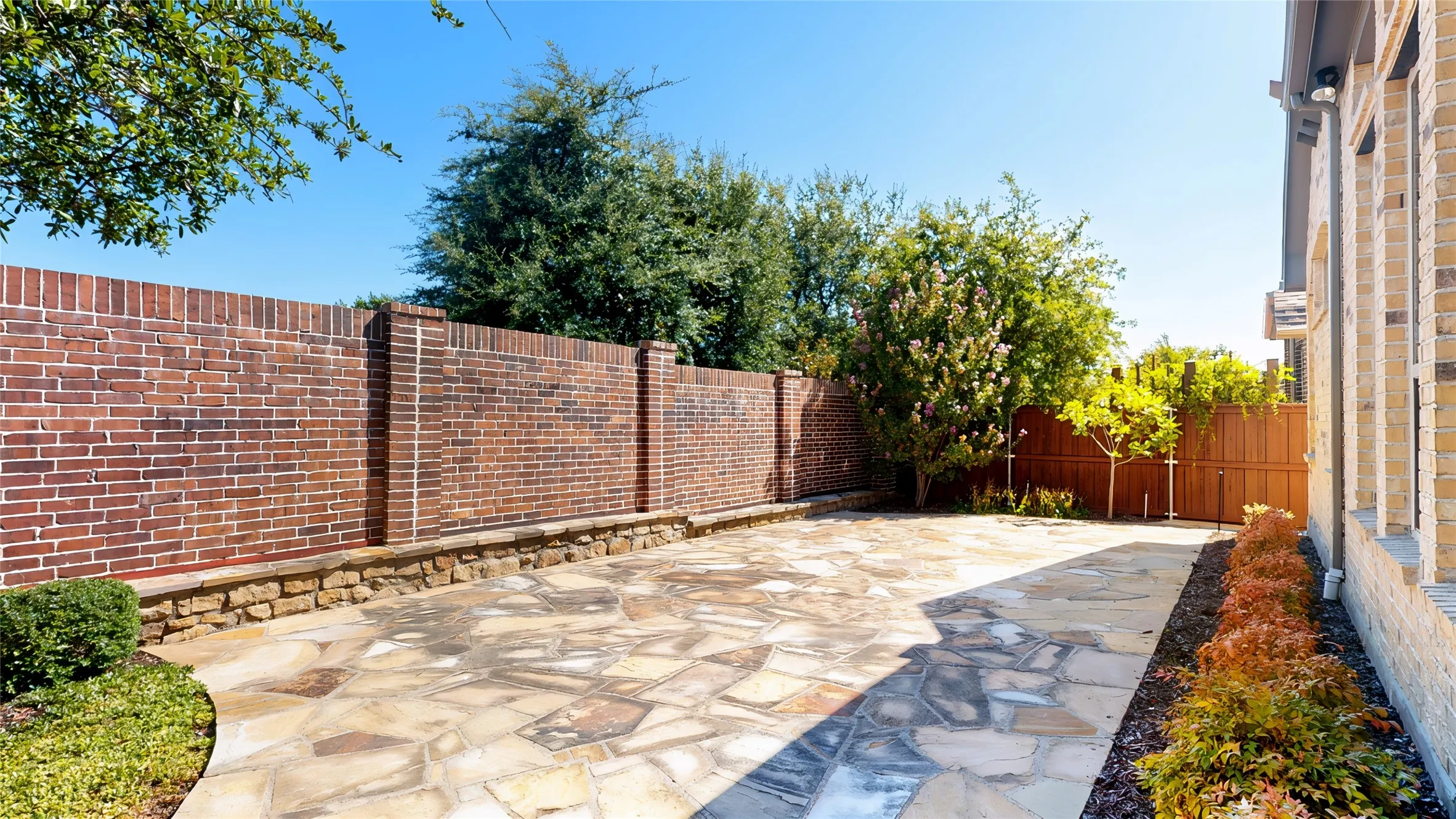 Single Family Residence For Sale in Denton County , 3616 Legends Path, Flower Mound, Texas 75028, 2 Bedroom, 3 Bathroom, 2 Garage spaces, 2,196 Sqft, built in 2016, mls#21377443, Real Estate Agent in Flower Mound, Homes For Sale in Denton county, Homes For Sale in Flower Mound, Realtor in Flower Mound Texas, Real Estate Brokerage Independent Realty Texas, Luminita Cordes Realtor