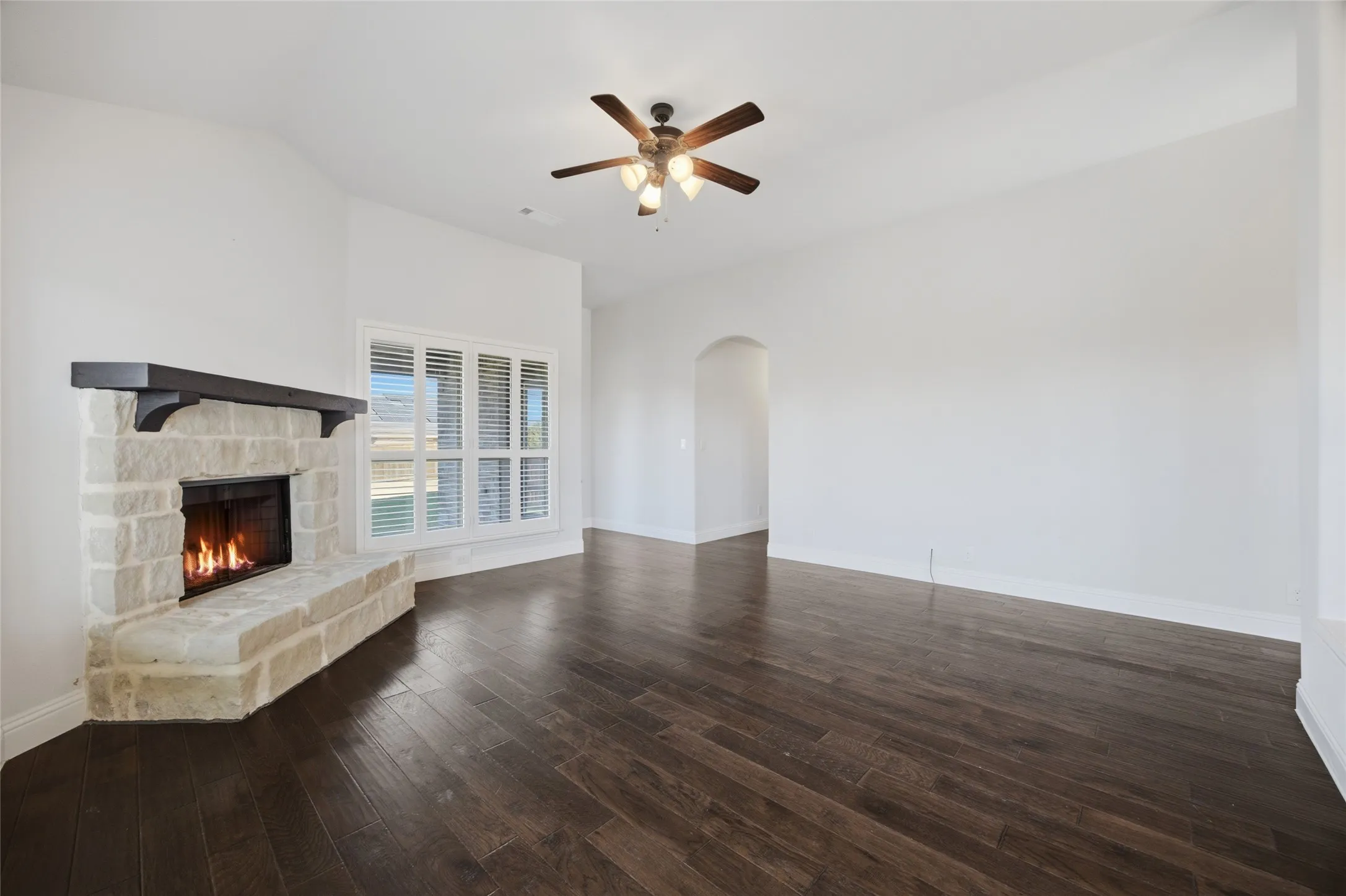 Single Family Residence For Sale in Kaufman County , 2101 Indigo Lane, Heartland, Texas 75126, 4 Bedroom, 3 Bathroom, 2 Garage spaces, 2,430 Sqft, built in 2016, mls#21375103, Real Estate Agent in Heartland, Homes For Sale in Kaufman county, Homes For Sale in Heartland, Realtor in Heartland Texas, Real Estate Brokerage Independent Realty Texas, Luminita Cordes Realtor