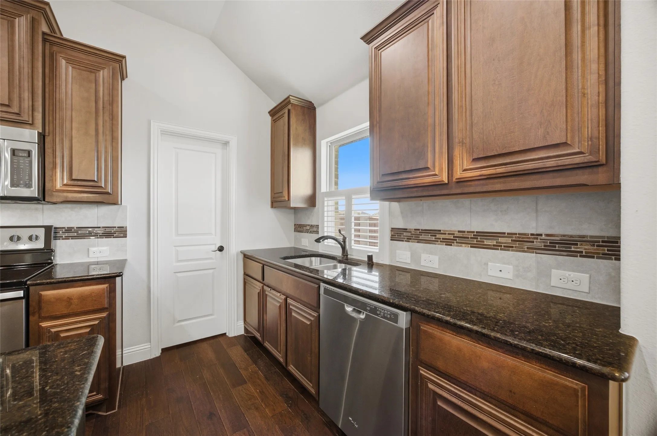 Single Family Residence For Sale in Kaufman County , 2101 Indigo Lane, Heartland, Texas 75126, 4 Bedroom, 3 Bathroom, 2 Garage spaces, 2,430 Sqft, built in 2016, mls#21375103, Real Estate Agent in Heartland, Homes For Sale in Kaufman county, Homes For Sale in Heartland, Realtor in Heartland Texas, Real Estate Brokerage Independent Realty Texas, Luminita Cordes Realtor