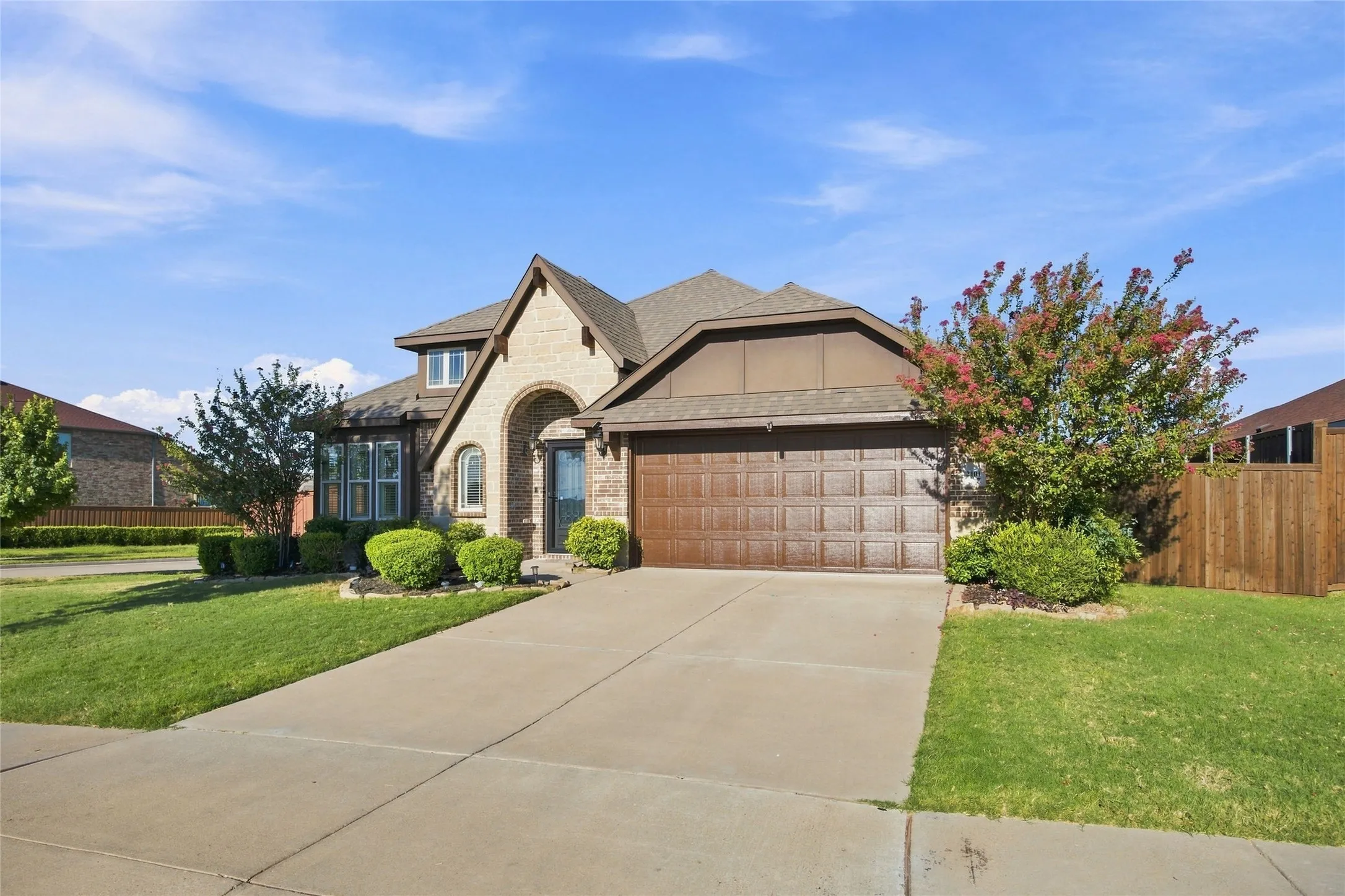 Single Family Residence For Sale in Kaufman County , 2101 Indigo Lane, Heartland, Texas 75126, 4 Bedroom, 3 Bathroom, 2 Garage spaces, 2,430 Sqft, built in 2016, mls#21375103, Real Estate Agent in Heartland, Homes For Sale in Kaufman county, Homes For Sale in Heartland, Realtor in Heartland Texas, Real Estate Brokerage Independent Realty Texas, Luminita Cordes Realtor