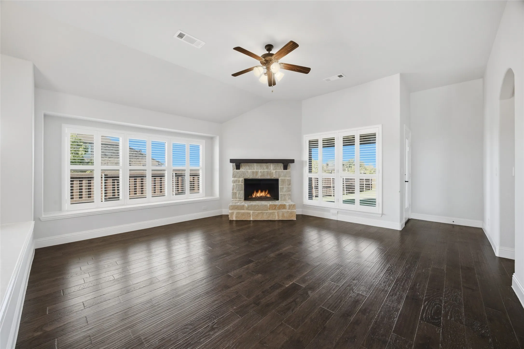 Single Family Residence For Sale in Kaufman County , 2101 Indigo Lane, Heartland, Texas 75126, 4 Bedroom, 3 Bathroom, 2 Garage spaces, 2,430 Sqft, built in 2016, mls#21375103, Real Estate Agent in Heartland, Homes For Sale in Kaufman county, Homes For Sale in Heartland, Realtor in Heartland Texas, Real Estate Brokerage Independent Realty Texas, Luminita Cordes Realtor