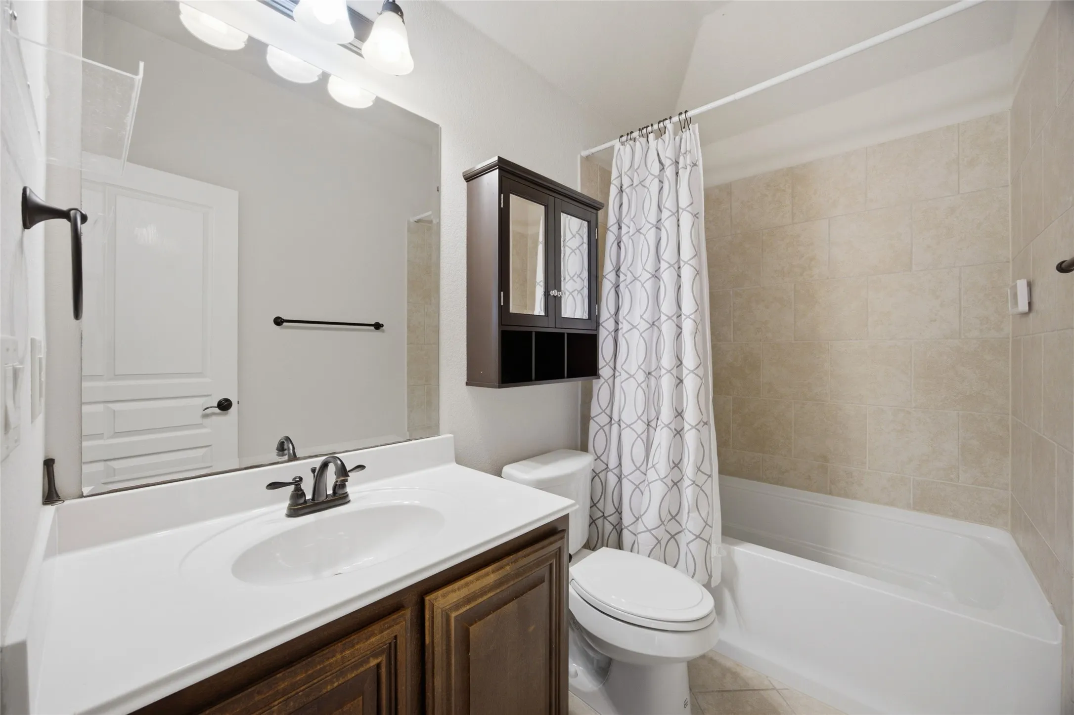 Single Family Residence For Sale in Kaufman County , 2101 Indigo Lane, Heartland, Texas 75126, 4 Bedroom, 3 Bathroom, 2 Garage spaces, 2,430 Sqft, built in 2016, mls#21375103, Real Estate Agent in Heartland, Homes For Sale in Kaufman county, Homes For Sale in Heartland, Realtor in Heartland Texas, Real Estate Brokerage Independent Realty Texas, Luminita Cordes Realtor