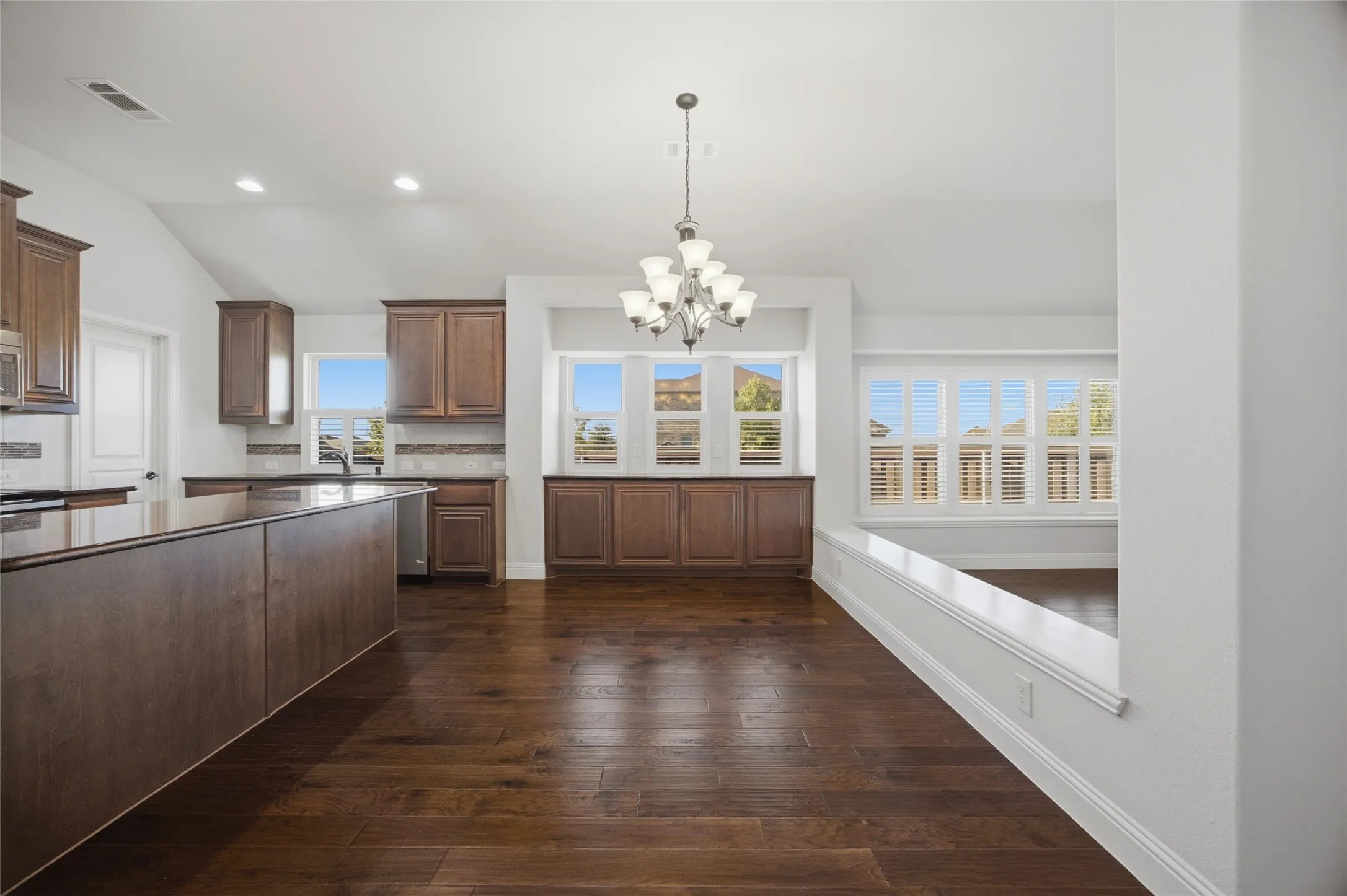 Single Family Residence For Sale in Kaufman County , 2101 Indigo Lane, Heartland, Texas 75126, 4 Bedroom, 3 Bathroom, 2 Garage spaces, 2,430 Sqft, built in 2016, mls#21375103, Real Estate Agent in Heartland, Homes For Sale in Kaufman county, Homes For Sale in Heartland, Realtor in Heartland Texas, Real Estate Brokerage Independent Realty Texas, Luminita Cordes Realtor