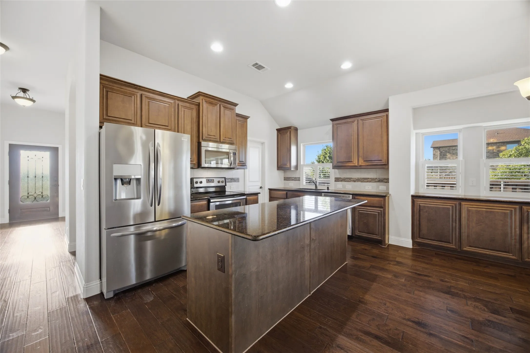 Single Family Residence For Sale in Kaufman County , 2101 Indigo Lane, Heartland, Texas 75126, 4 Bedroom, 3 Bathroom, 2 Garage spaces, 2,430 Sqft, built in 2016, mls#21375103, Real Estate Agent in Heartland, Homes For Sale in Kaufman county, Homes For Sale in Heartland, Realtor in Heartland Texas, Real Estate Brokerage Independent Realty Texas, Luminita Cordes Realtor