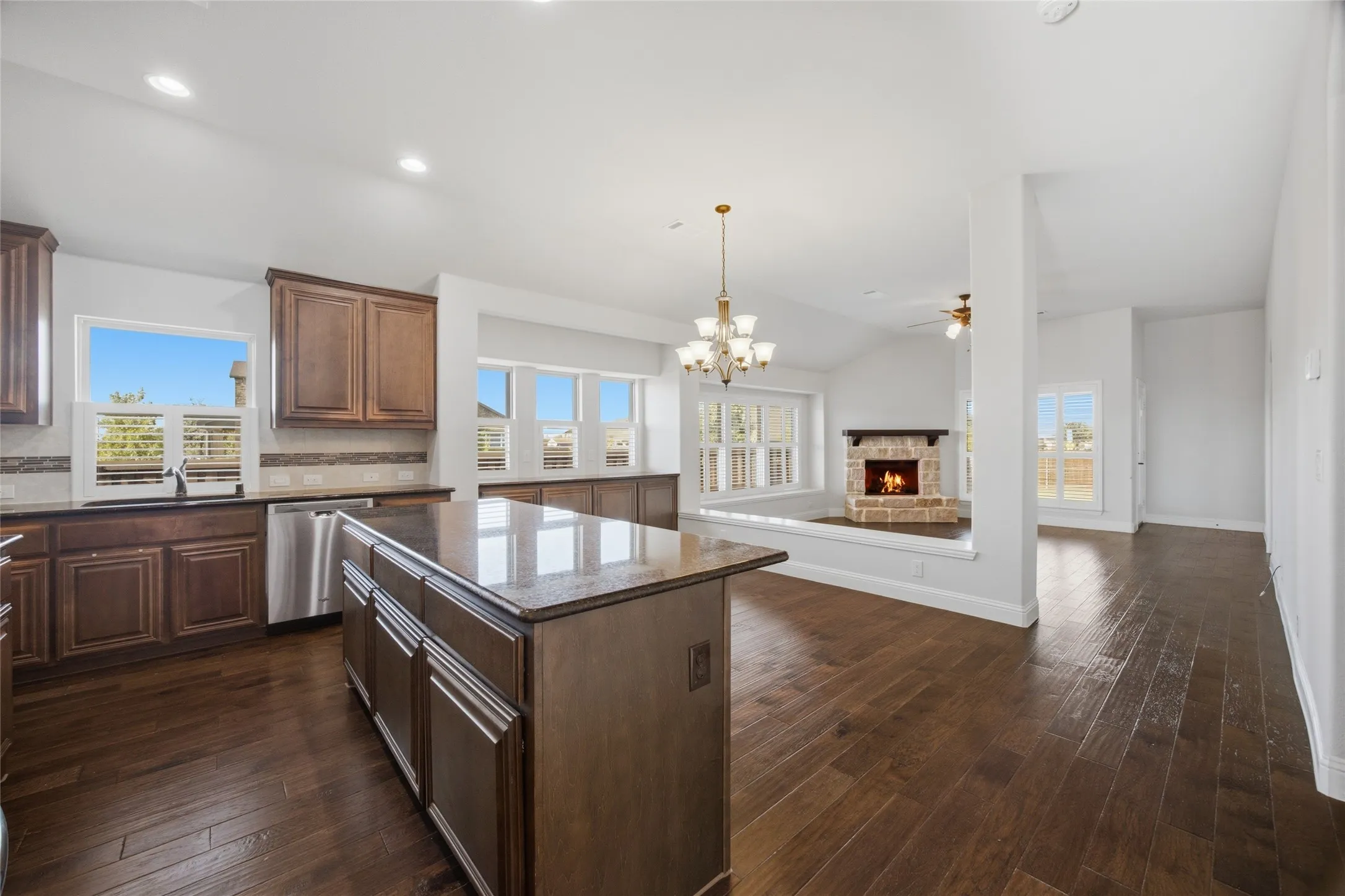Single Family Residence For Sale in Kaufman County , 2101 Indigo Lane, Heartland, Texas 75126, 4 Bedroom, 3 Bathroom, 2 Garage spaces, 2,430 Sqft, built in 2016, mls#21375103, Real Estate Agent in Heartland, Homes For Sale in Kaufman county, Homes For Sale in Heartland, Realtor in Heartland Texas, Real Estate Brokerage Independent Realty Texas, Luminita Cordes Realtor