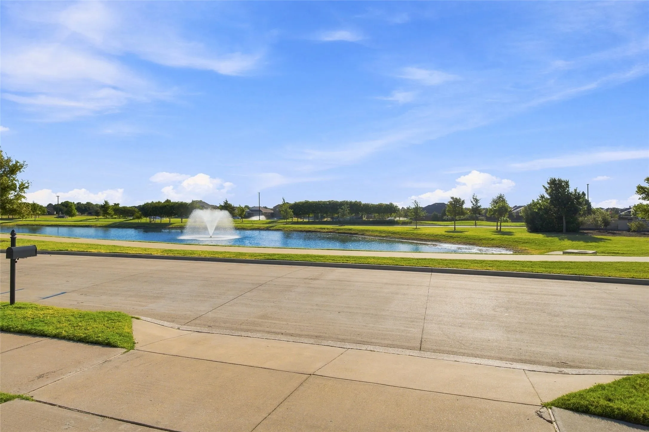 Single Family Residence For Sale in Kaufman County , 2101 Indigo Lane, Heartland, Texas 75126, 4 Bedroom, 3 Bathroom, 2 Garage spaces, 2,430 Sqft, built in 2016, mls#21375103, Real Estate Agent in Heartland, Homes For Sale in Kaufman county, Homes For Sale in Heartland, Realtor in Heartland Texas, Real Estate Brokerage Independent Realty Texas, Luminita Cordes Realtor