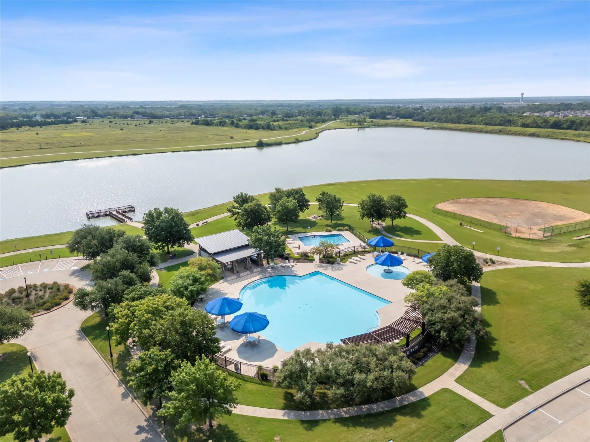 Single Family Residence For Sale in Kaufman County , 2101 Indigo Lane, Heartland, Texas 75126, 4 Bedroom, 3 Bathroom, 2 Garage spaces, 2,430 Sqft, built in 2016, mls#21375103, Real Estate Agent in Heartland, Homes For Sale in Kaufman county, Homes For Sale in Heartland, Realtor in Heartland Texas, Real Estate Brokerage Independent Realty Texas, Luminita Cordes Realtor