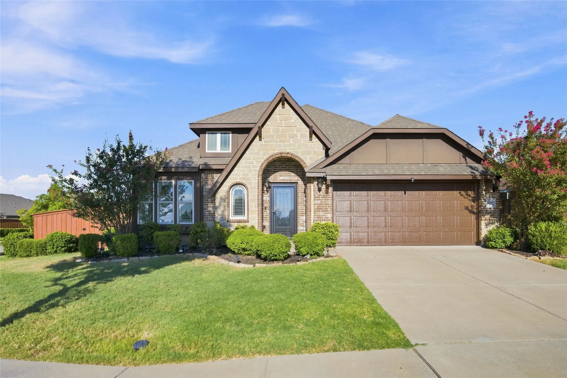 Single Family Residence For Sale in Kaufman County , 2101 Indigo Lane, Heartland, Texas 75126, 4 Bedroom, 3 Bathroom, 2 Garage spaces, 2,430 Sqft, built in 2016, mls#21375103, Real Estate Agent in Heartland, Homes For Sale in Kaufman county, Homes For Sale in Heartland, Realtor in Heartland Texas, Real Estate Brokerage Independent Realty Texas, Luminita Cordes Realtor
