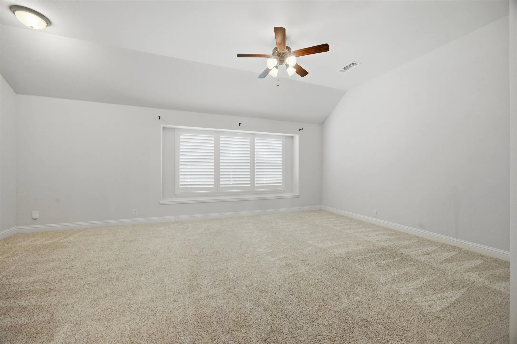 Single Family Residence For Sale in Kaufman County , 2101 Indigo Lane, Heartland, Texas 75126, 4 Bedroom, 3 Bathroom, 2 Garage spaces, 2,430 Sqft, built in 2016, mls#21375103, Real Estate Agent in Heartland, Homes For Sale in Kaufman county, Homes For Sale in Heartland, Realtor in Heartland Texas, Real Estate Brokerage Independent Realty Texas, Luminita Cordes Realtor