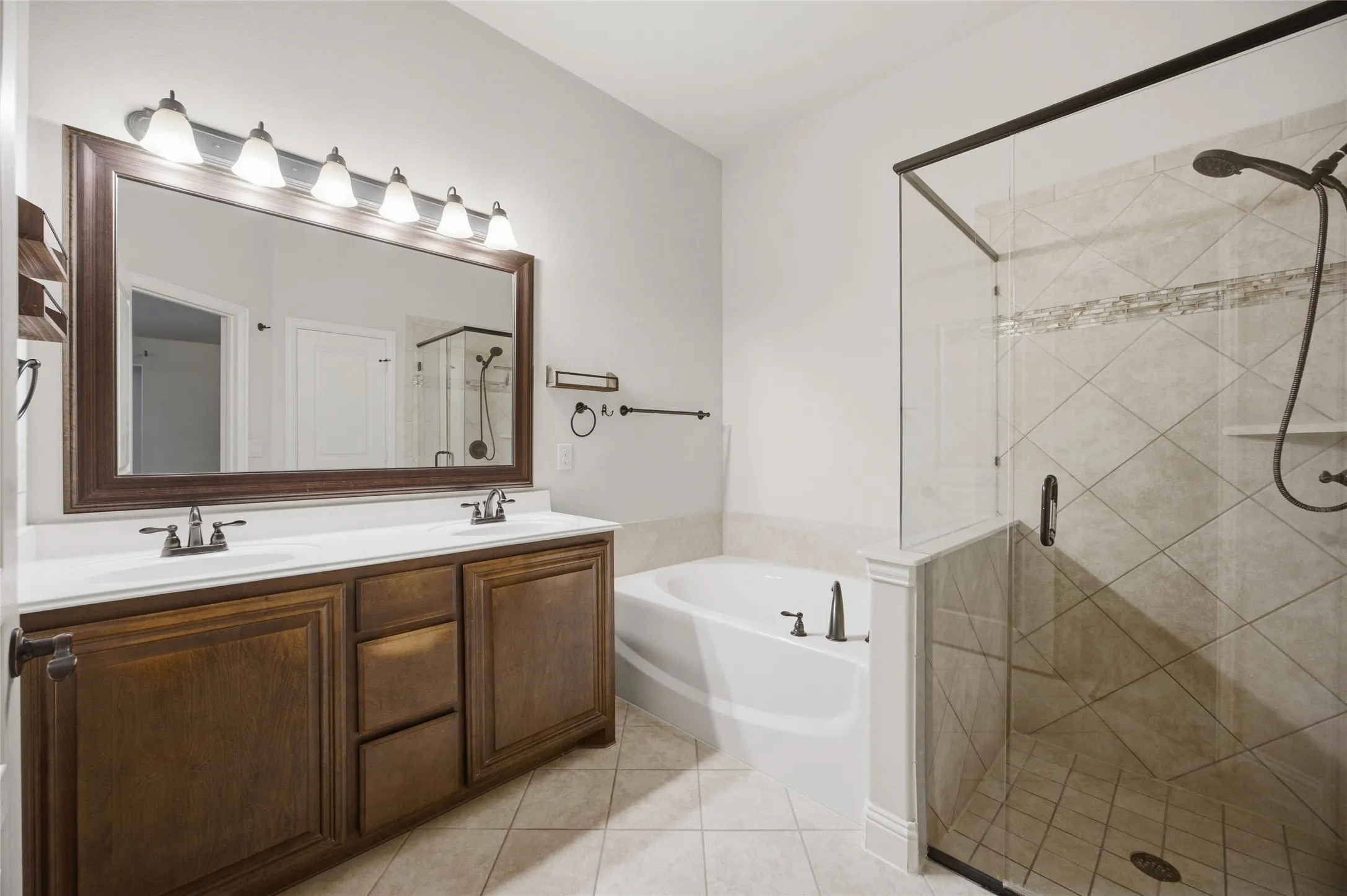 Single Family Residence For Sale in Kaufman County , 2101 Indigo Lane, Heartland, Texas 75126, 4 Bedroom, 3 Bathroom, 2 Garage spaces, 2,430 Sqft, built in 2016, mls#21375103, Real Estate Agent in Heartland, Homes For Sale in Kaufman county, Homes For Sale in Heartland, Realtor in Heartland Texas, Real Estate Brokerage Independent Realty Texas, Luminita Cordes Realtor