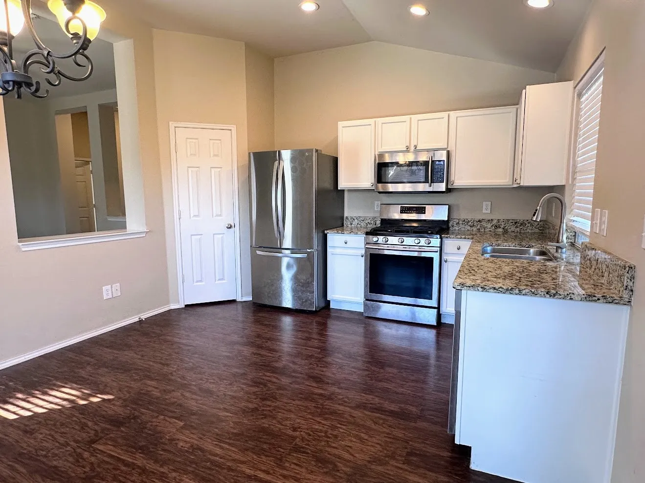 Single Family Residence For Rent in Collin County , 9220 Lenox Drive, Mc Kinney, Texas 75071, 3 Bedroom, 2 Bathroom, 2 Garage spaces, 1,391 Sqft, built in 2004, mls#21375385, Real Estate Agent in Mc Kinney, Homes For Rent in Collin county, Homes For Rent in Mc Kinney, Realtor in Mc Kinney Texas, Real Estate Brokerage Independent Realty Texas, Luminita Cordes Realtor
