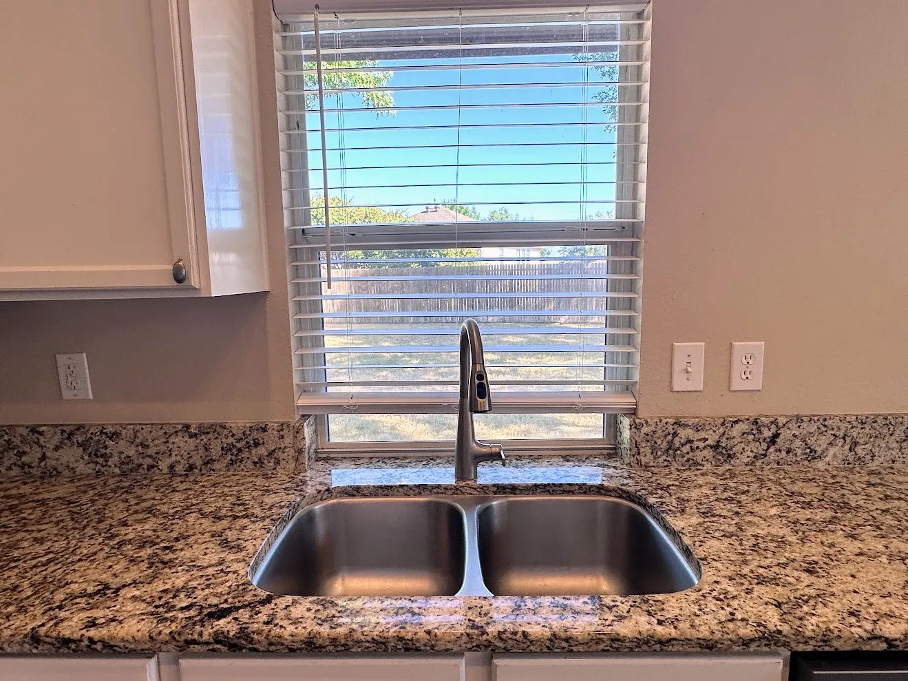 Single Family Residence For Rent in Collin County , 9220 Lenox Drive, Mc Kinney, Texas 75071, 3 Bedroom, 2 Bathroom, 2 Garage spaces, 1,391 Sqft, built in 2004, mls#21375385, Real Estate Agent in Mc Kinney, Homes For Rent in Collin county, Homes For Rent in Mc Kinney, Realtor in Mc Kinney Texas, Real Estate Brokerage Independent Realty Texas, Luminita Cordes Realtor