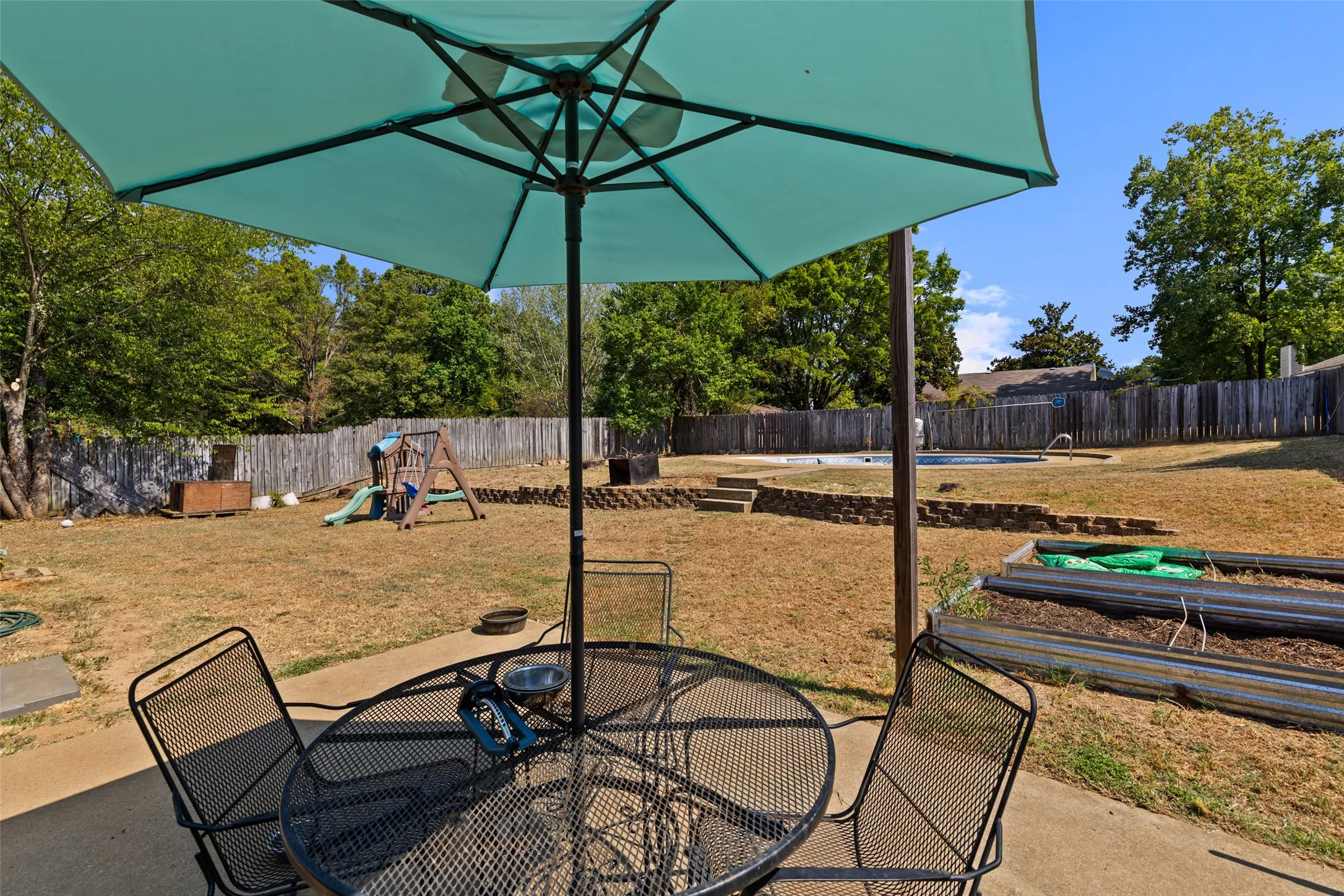 Single Family Residence For Sale in Gregg County , 3712 Pratt Drive, Longview, Texas 75604, 3 Bedroom, 2 Bathroom, Garage spaces, 1,351 Sqft, built in 1982, mls#21377311, Real Estate Agent in Longview, Homes For Sale in Gregg county, Homes For Sale in Longview, Realtor in Longview Texas, Real Estate Brokerage Independent Realty Texas, Luminita Cordes Realtor