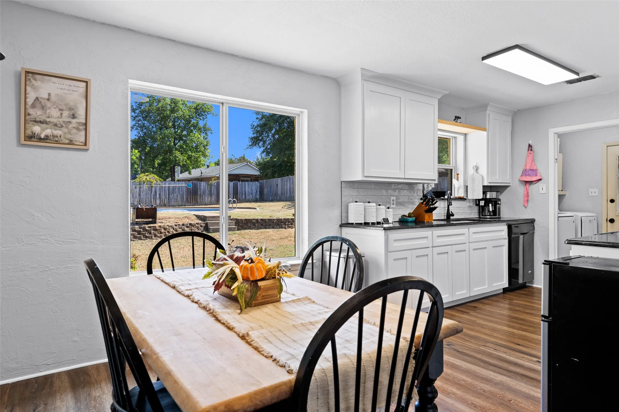 Single Family Residence For Sale in Gregg County , 3712 Pratt Drive, Longview, Texas 75604, 3 Bedroom, 2 Bathroom, Garage spaces, 1,351 Sqft, built in 1982, mls#21377311, Real Estate Agent in Longview, Homes For Sale in Gregg county, Homes For Sale in Longview, Realtor in Longview Texas, Real Estate Brokerage Independent Realty Texas, Luminita Cordes Realtor