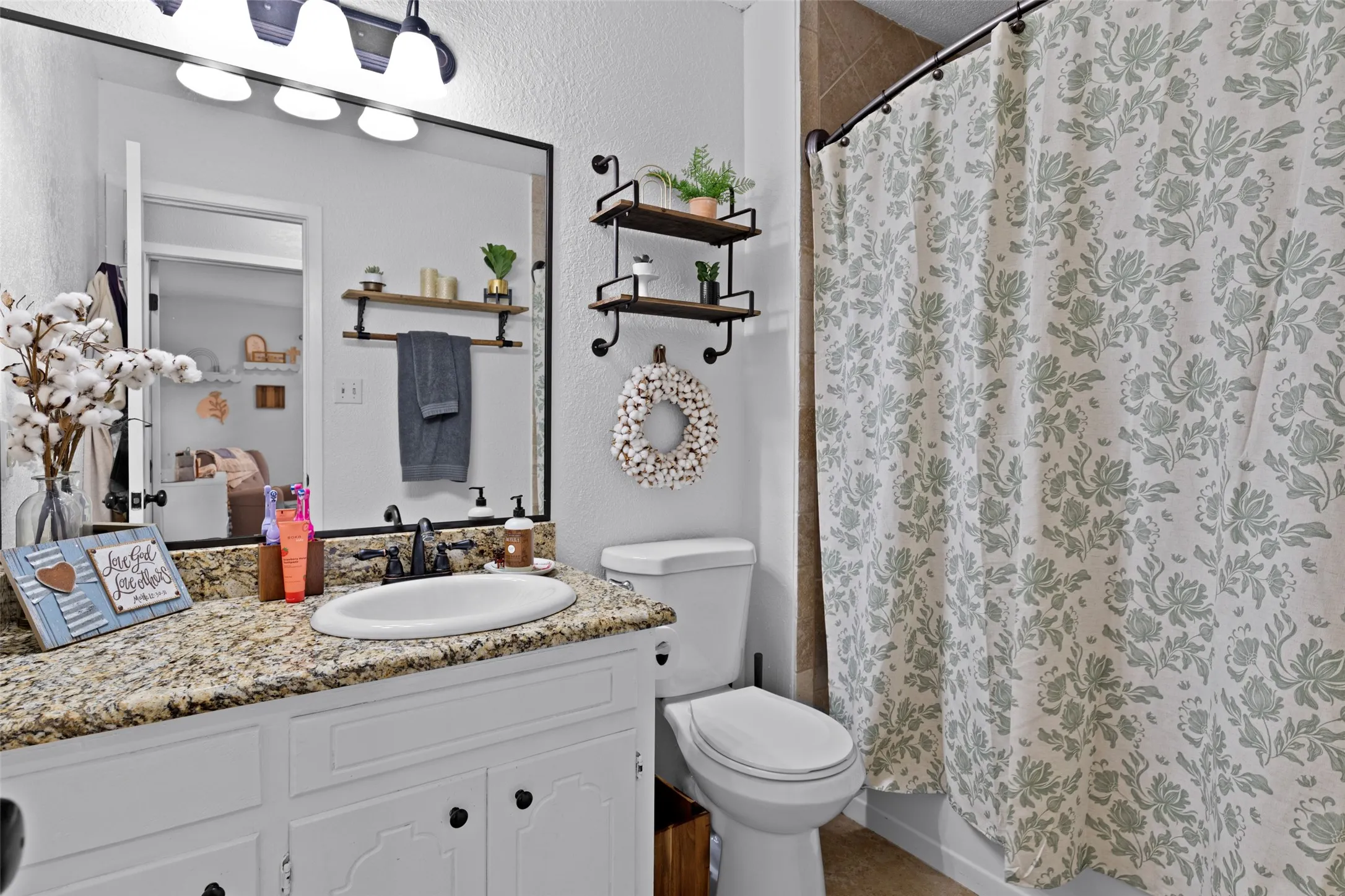 Single Family Residence For Sale in Gregg County , 3712 Pratt Drive, Longview, Texas 75604, 3 Bedroom, 2 Bathroom, Garage spaces, 1,351 Sqft, built in 1982, mls#21377311, Real Estate Agent in Longview, Homes For Sale in Gregg county, Homes For Sale in Longview, Realtor in Longview Texas, Real Estate Brokerage Independent Realty Texas, Luminita Cordes Realtor