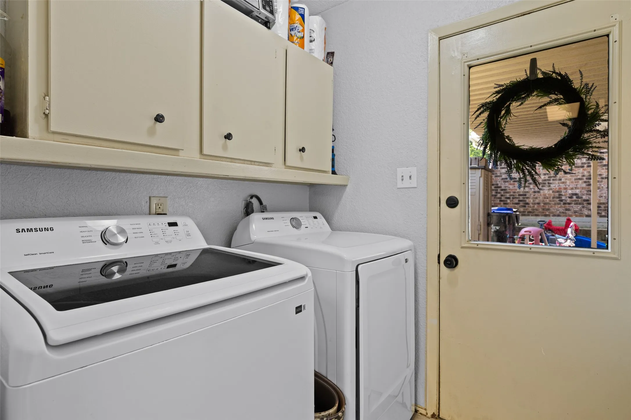 Single Family Residence For Sale in Gregg County , 3712 Pratt Drive, Longview, Texas 75604, 3 Bedroom, 2 Bathroom, Garage spaces, 1,351 Sqft, built in 1982, mls#21377311, Real Estate Agent in Longview, Homes For Sale in Gregg county, Homes For Sale in Longview, Realtor in Longview Texas, Real Estate Brokerage Independent Realty Texas, Luminita Cordes Realtor