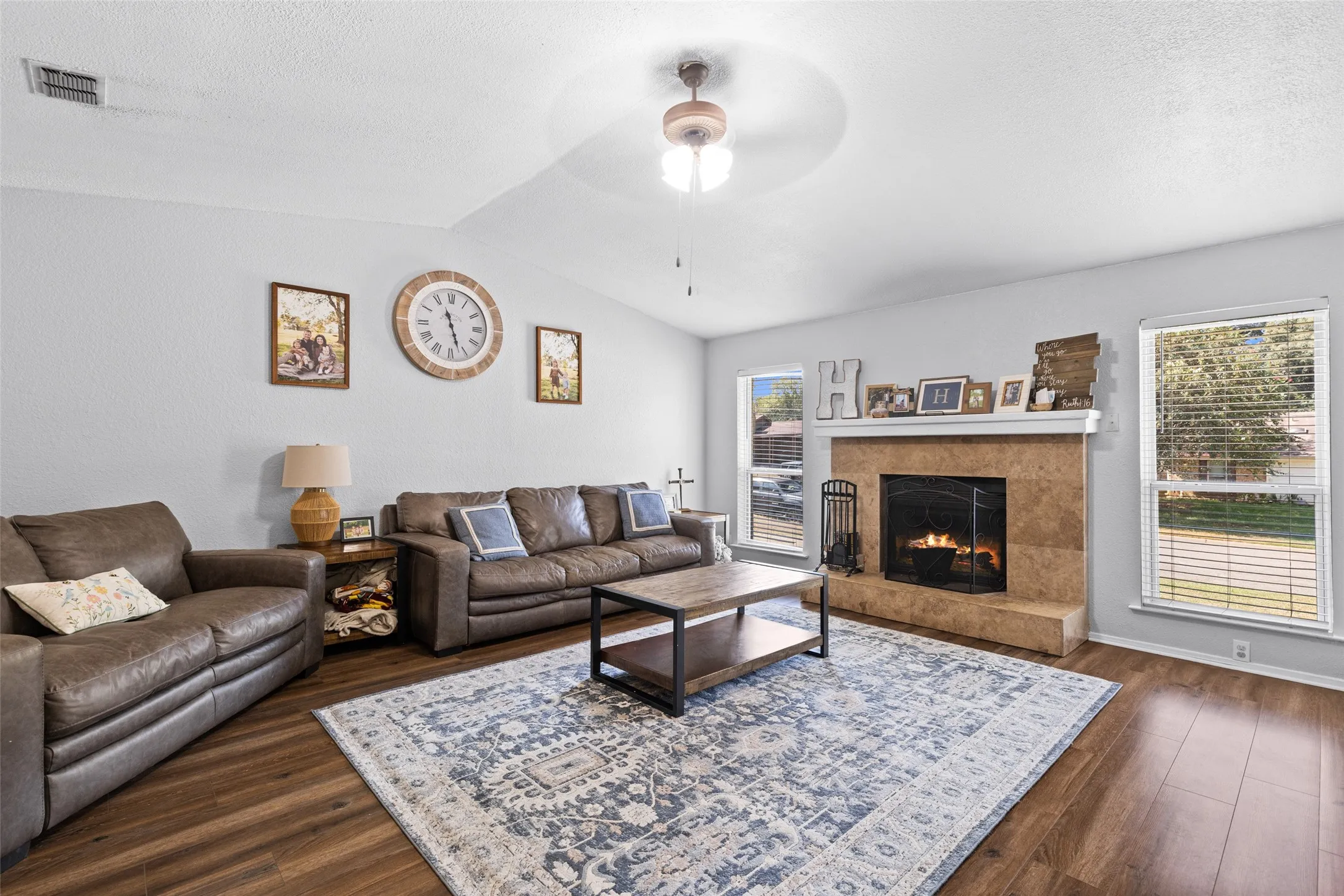 Single Family Residence For Sale in Gregg County , 3712 Pratt Drive, Longview, Texas 75604, 3 Bedroom, 2 Bathroom, Garage spaces, 1,351 Sqft, built in 1982, mls#21377311, Real Estate Agent in Longview, Homes For Sale in Gregg county, Homes For Sale in Longview, Realtor in Longview Texas, Real Estate Brokerage Independent Realty Texas, Luminita Cordes Realtor